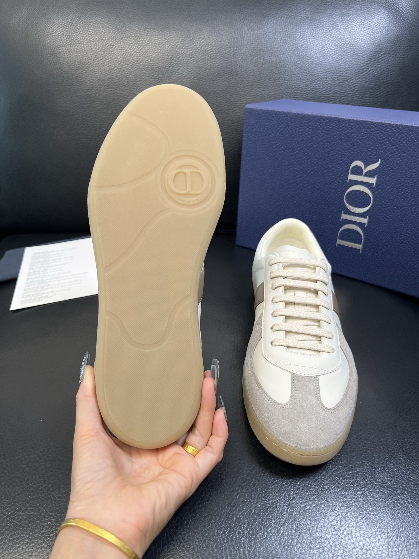 Dior 顶级工艺品 迪奥 专柜同步 原厂配置，意大利进口原版牛皮面料，透气舒适进口水染牛里垫，鞋底：原