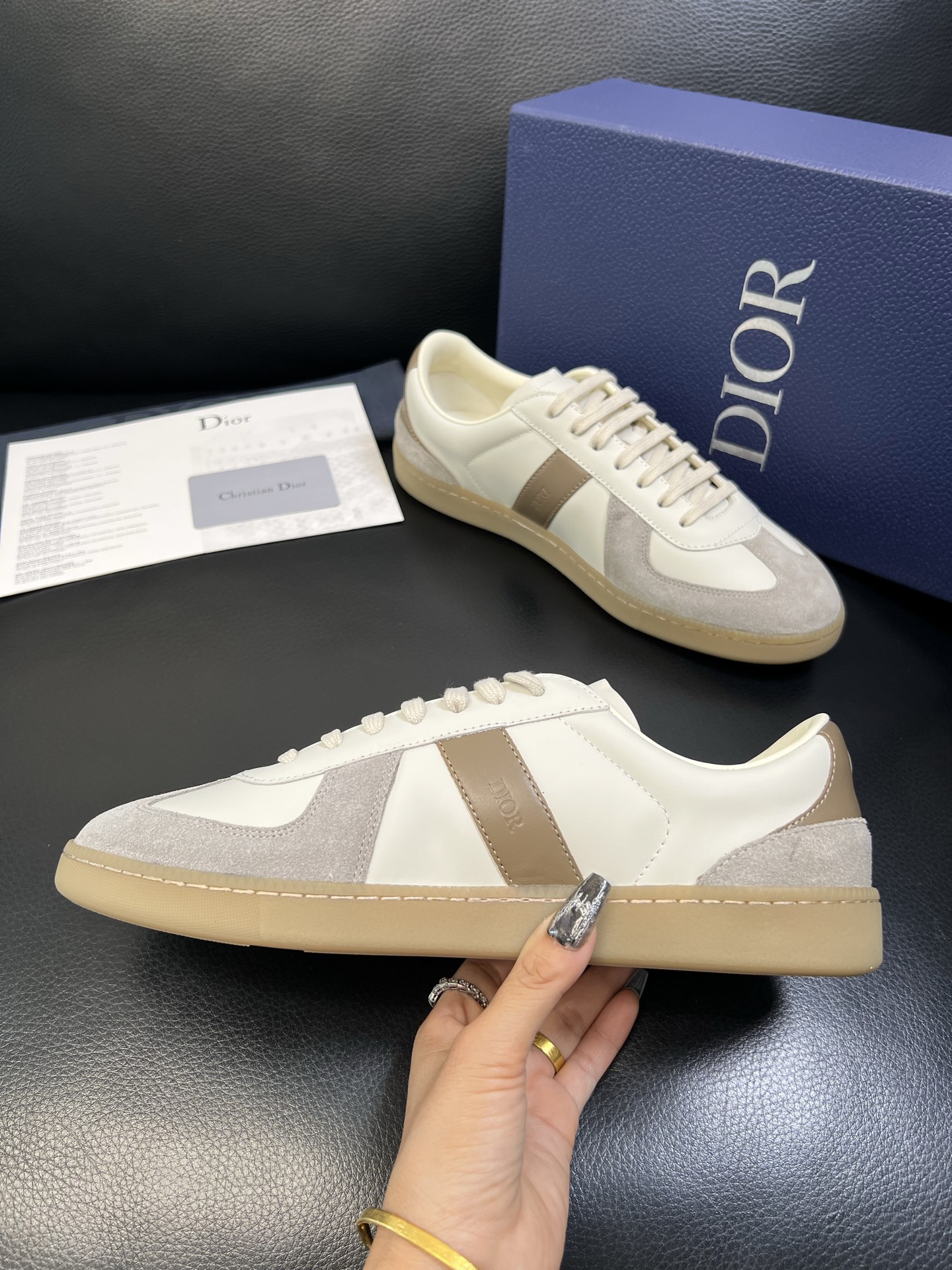 Dior 顶级工艺品 迪奥 专柜同步 原厂配置，意大利进口原版牛皮面料，透气舒适进口水染牛里垫，鞋底：原
