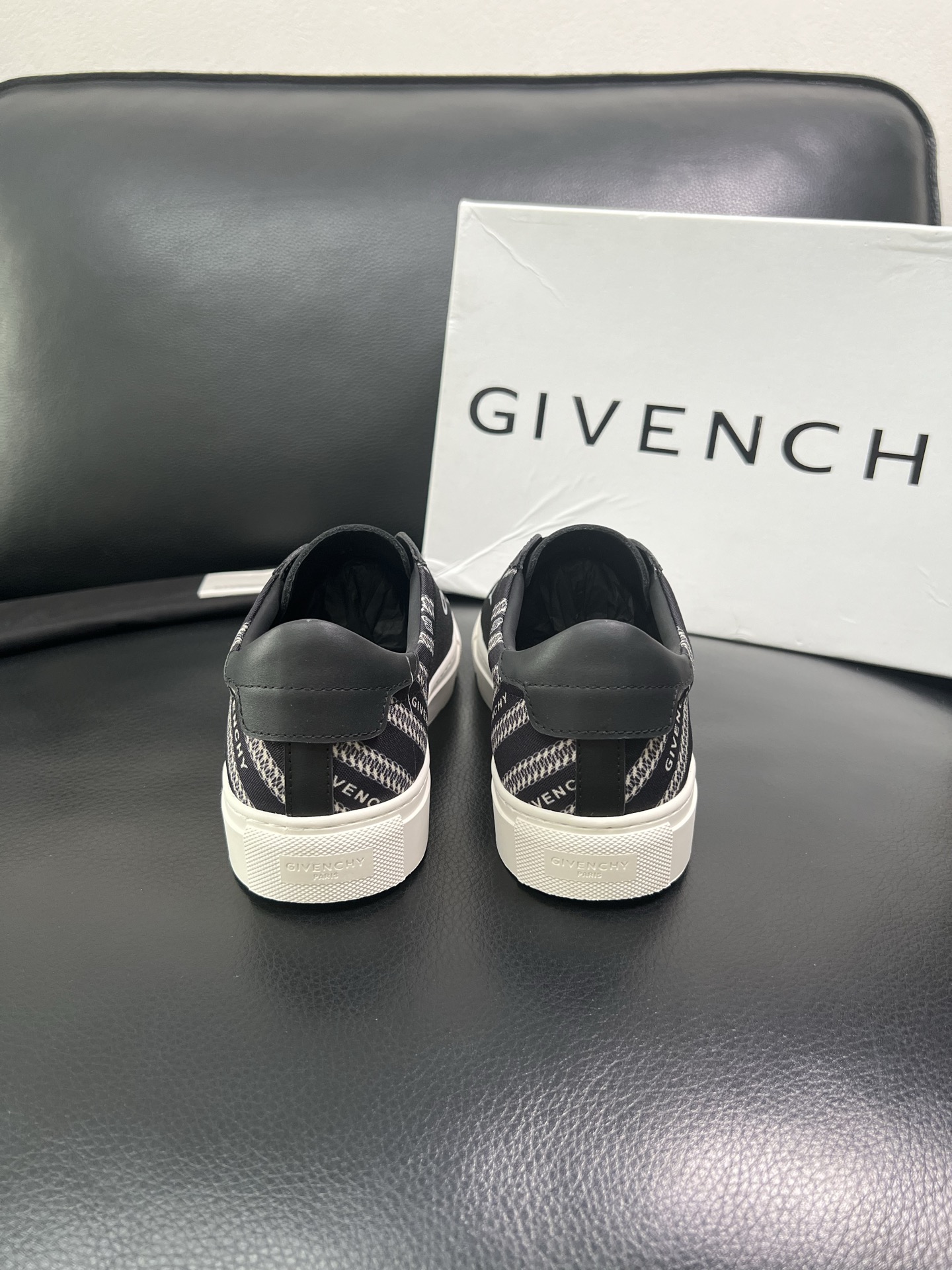 Givenchy 高品质 顶级工艺品 纪梵希 专柜同步原厂配置，意大利进口牛皮搭配网布面料，全鞋配件私模