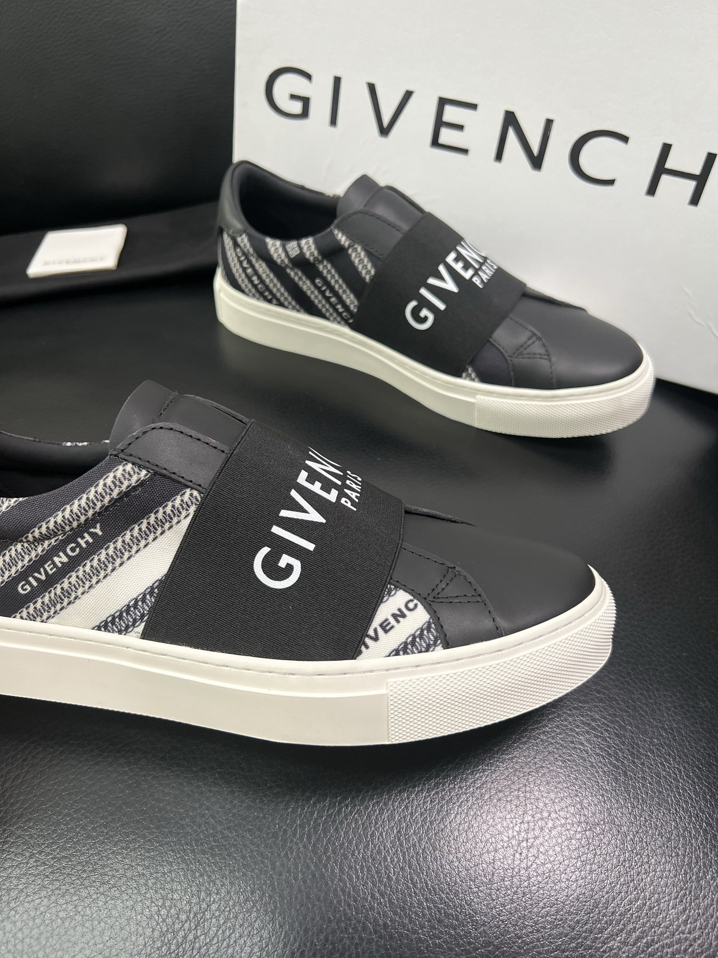 Givenchy 高品质 顶级工艺品 纪梵希 专柜同步原厂配置，意大利进口牛皮搭配网布面料，全鞋配件私模