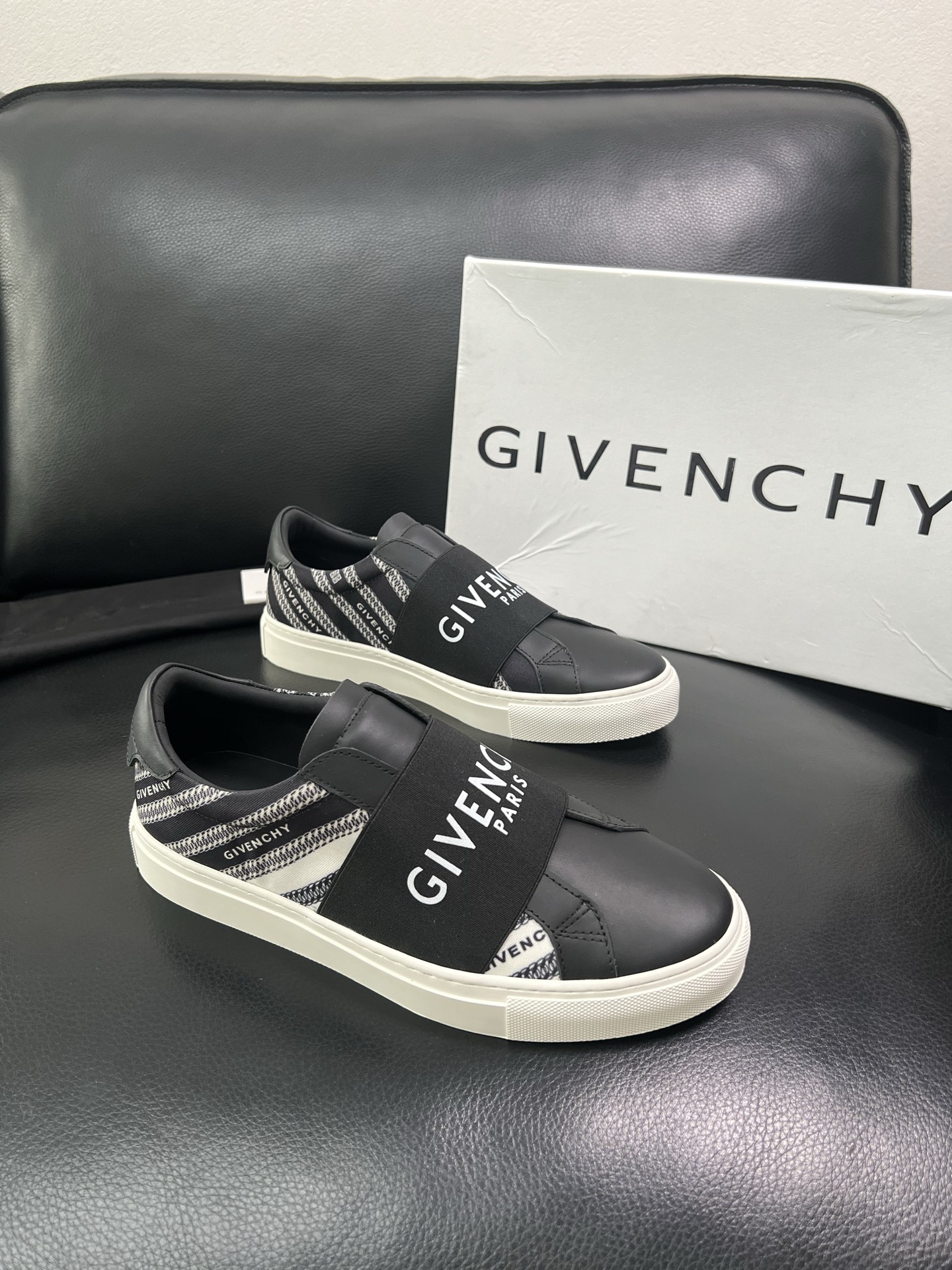 Givenchy 高品质 顶级工艺品 纪梵希 专柜同步原厂配置，意大利进口牛皮搭配网布面料，全鞋配件私模