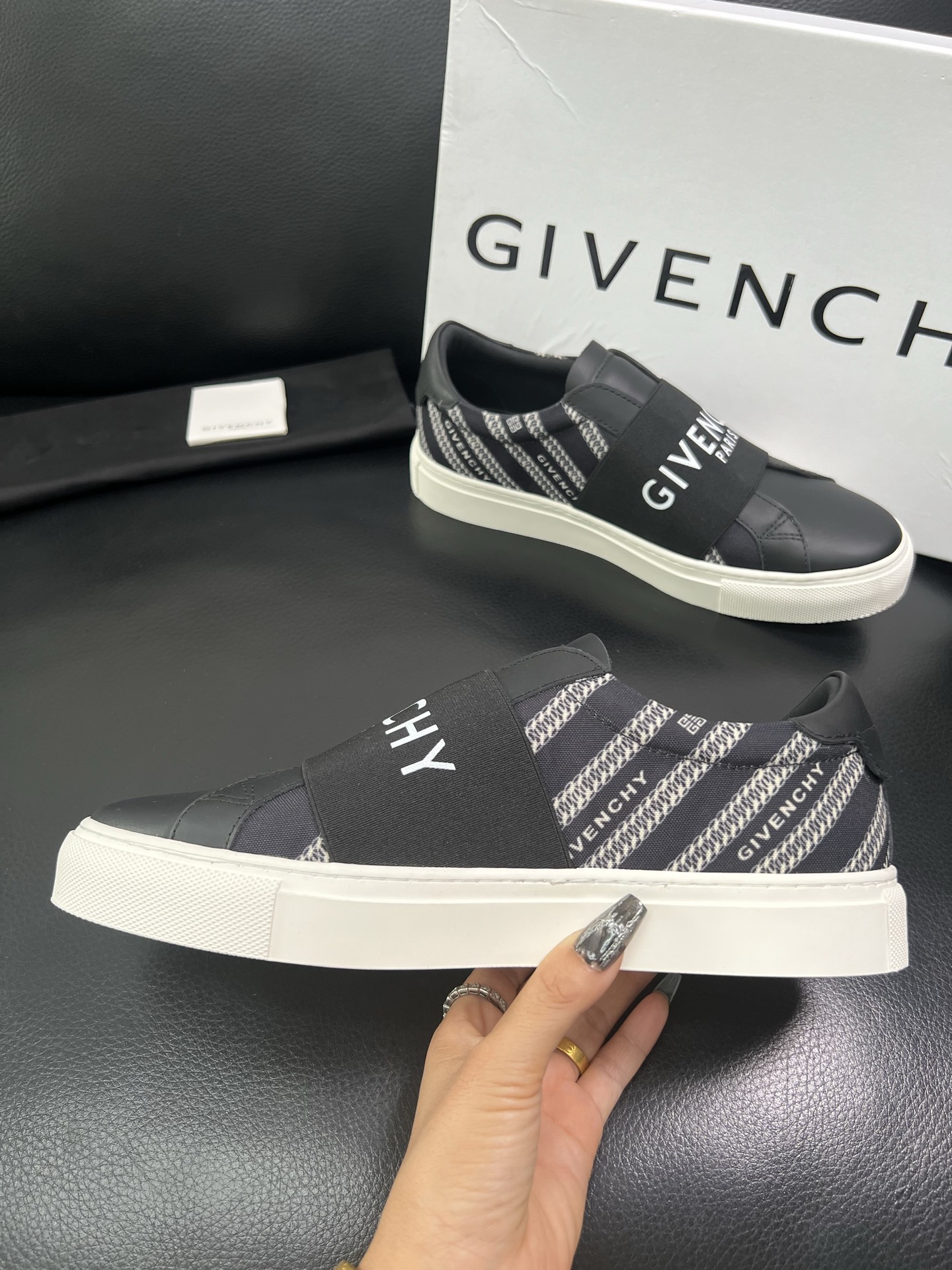 Givenchy 高品质 顶级工艺品 纪梵希 专柜同步原厂配置，意大利进口牛皮搭配网布面料，全鞋配件私模
