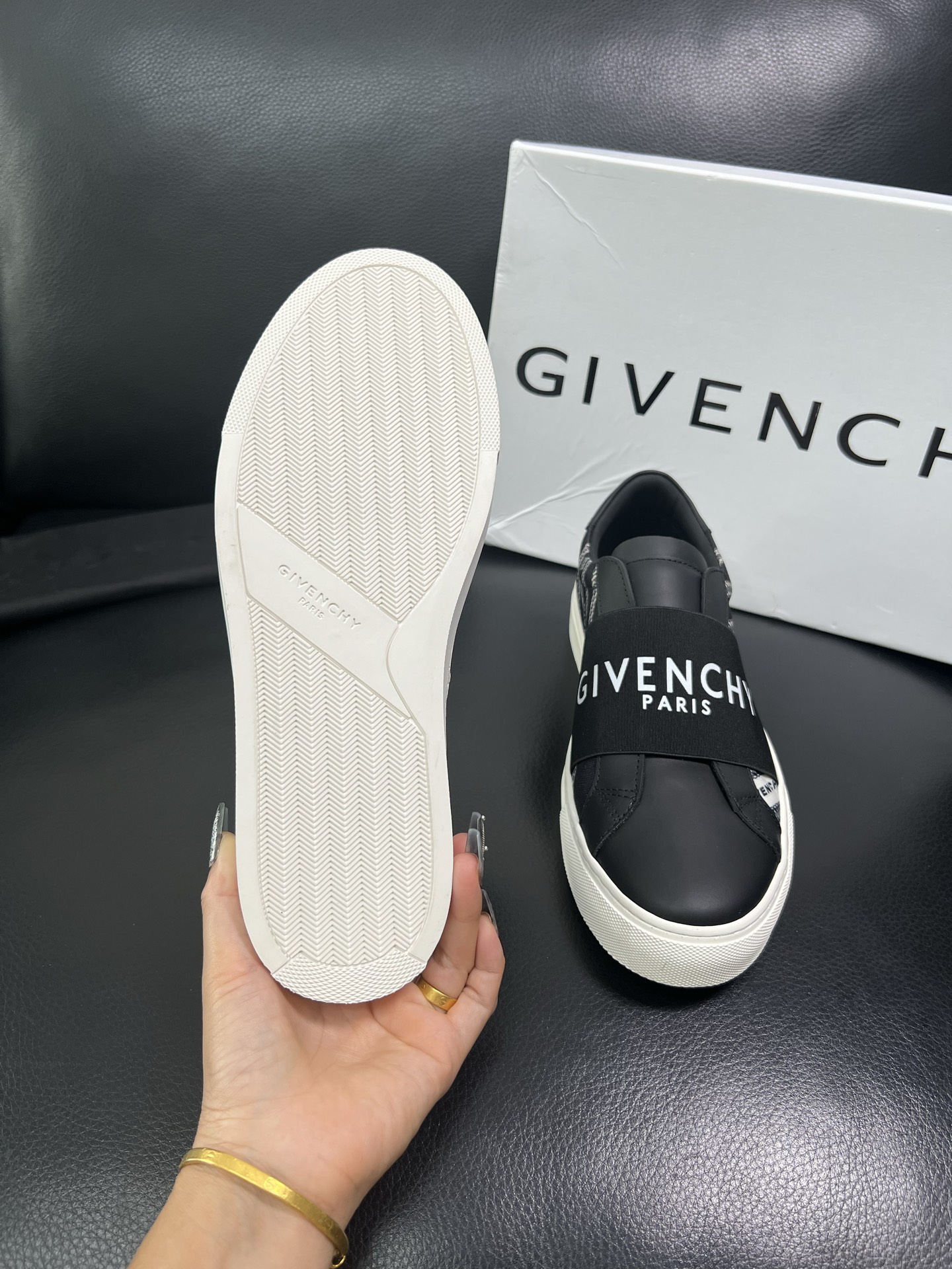 Givenchy 高品质 顶级工艺品 纪梵希 专柜同步原厂配置，意大利进口牛皮搭配网布面料，全鞋配件私模