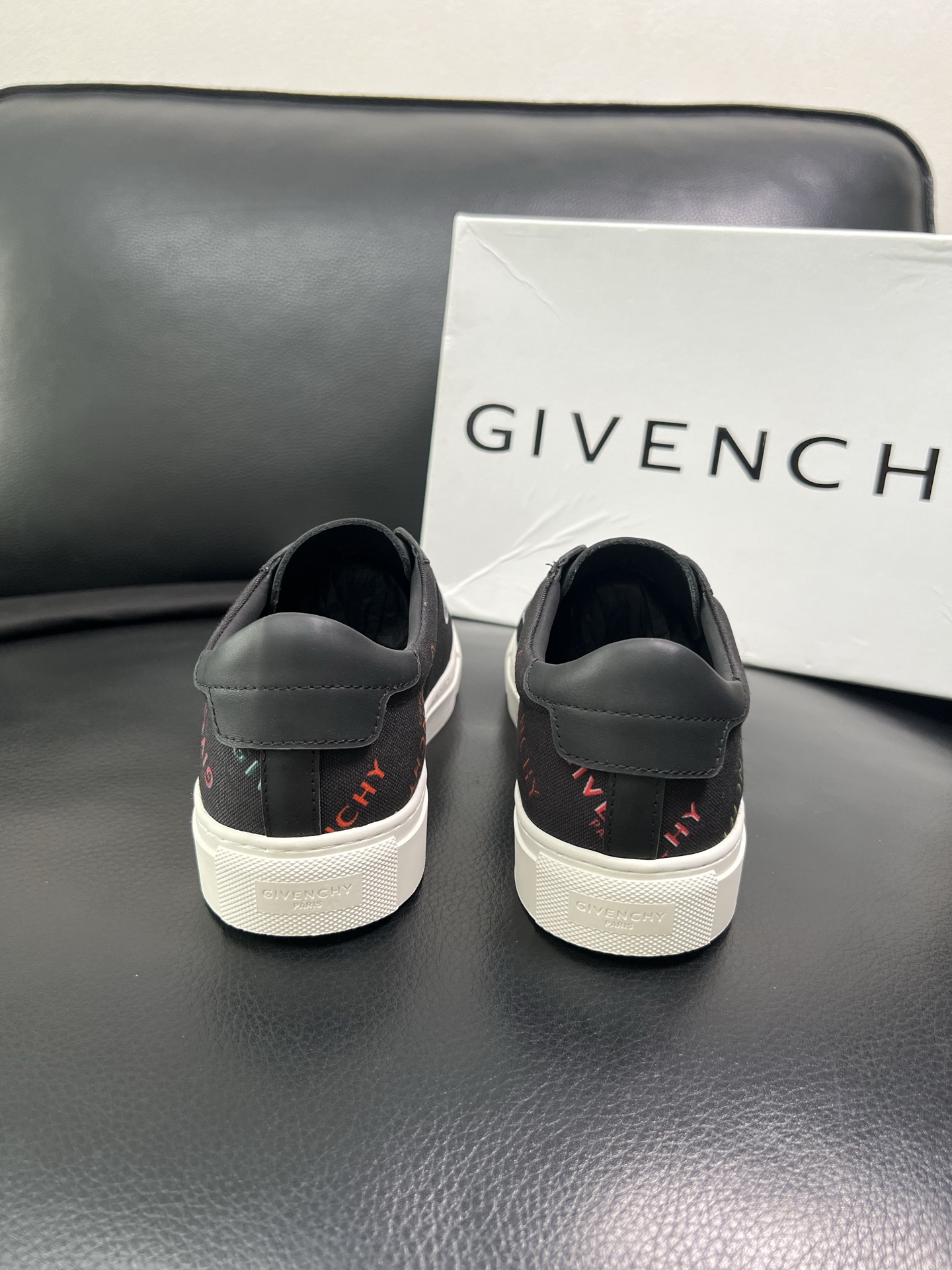 Givenchy 高品质 顶级工艺品 纪梵希 专柜同步原厂配置，意大利进口牛皮搭配网布面料，全鞋配件私模