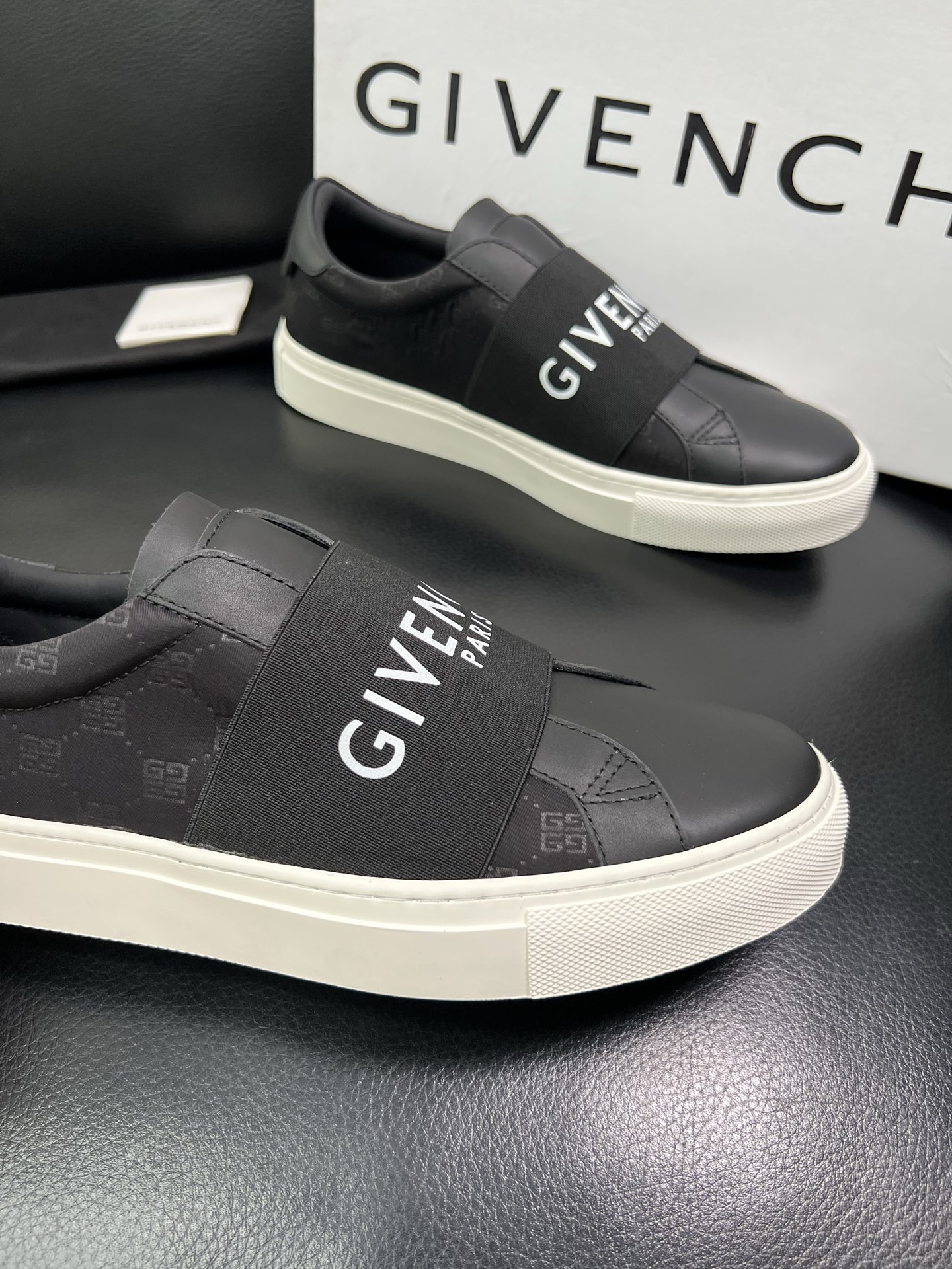 Givenchy 高品质 顶级工艺品 纪梵希 专柜同步原厂配置，意大利进口牛皮搭配网布面料，全鞋配件私模