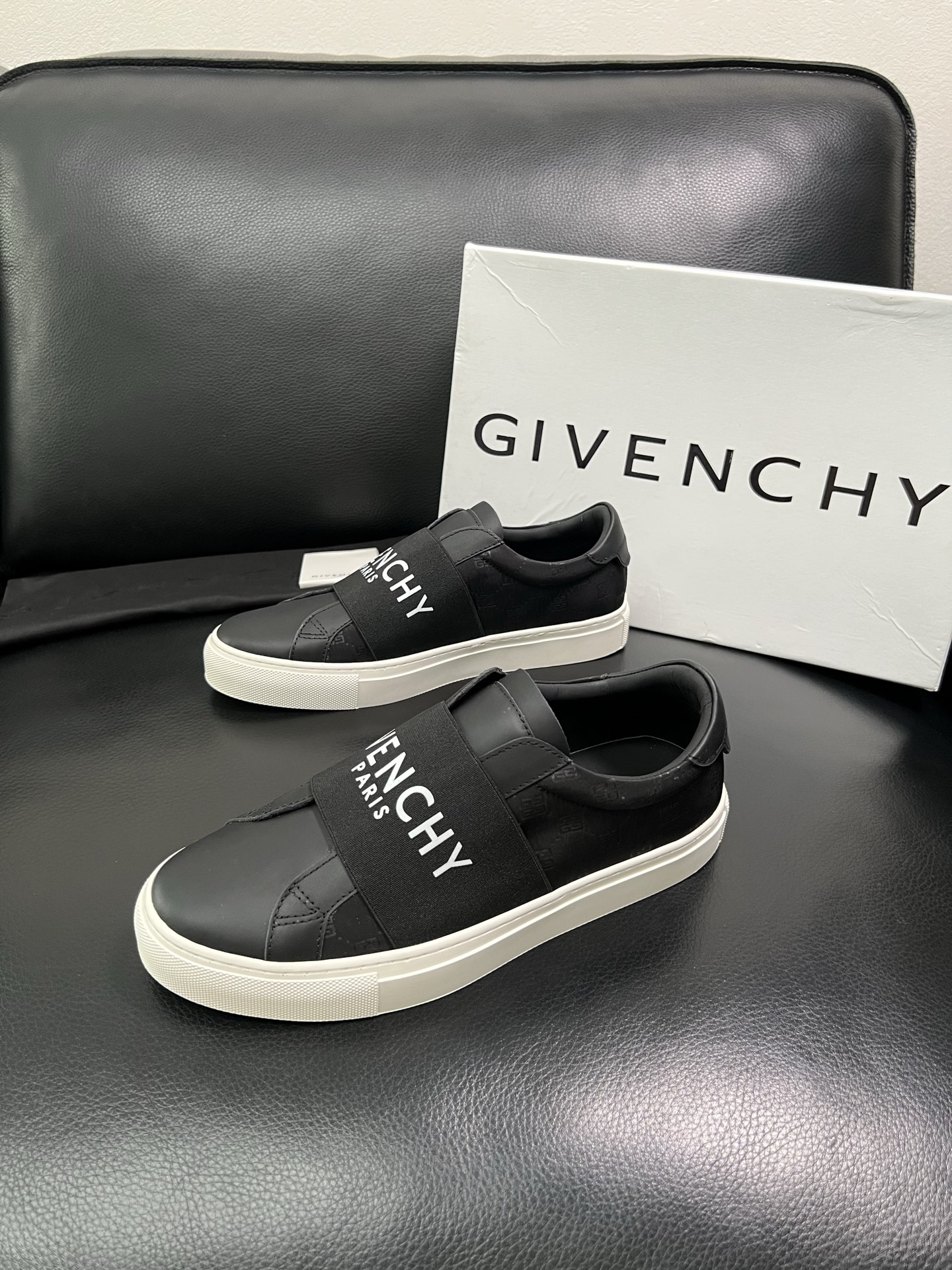 Givenchy 高品质 顶级工艺品 纪梵希 专柜同步原厂配置，意大利进口牛皮搭配网布面料，全鞋配件私模