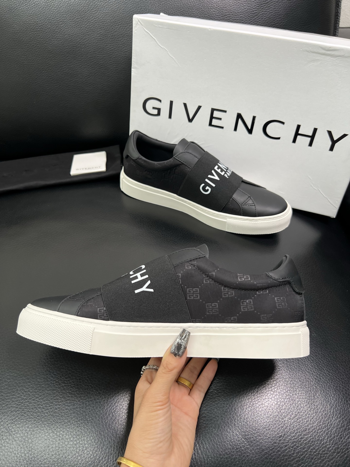 Givenchy 高品质 顶级工艺品 纪梵希 专柜同步原厂配置，意大利进口牛皮搭配网布面料，全鞋配件私模