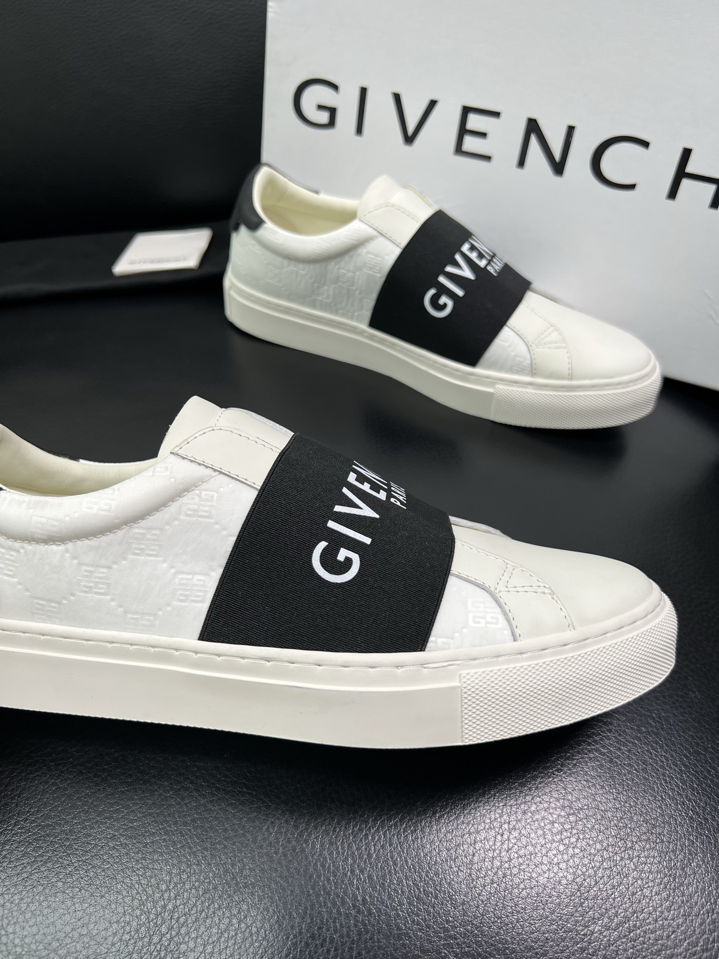 Givenchy 高品质 顶级工艺品 纪梵希 专柜同步原厂配置，意大利进口牛皮搭配网布面料，全鞋配件私模