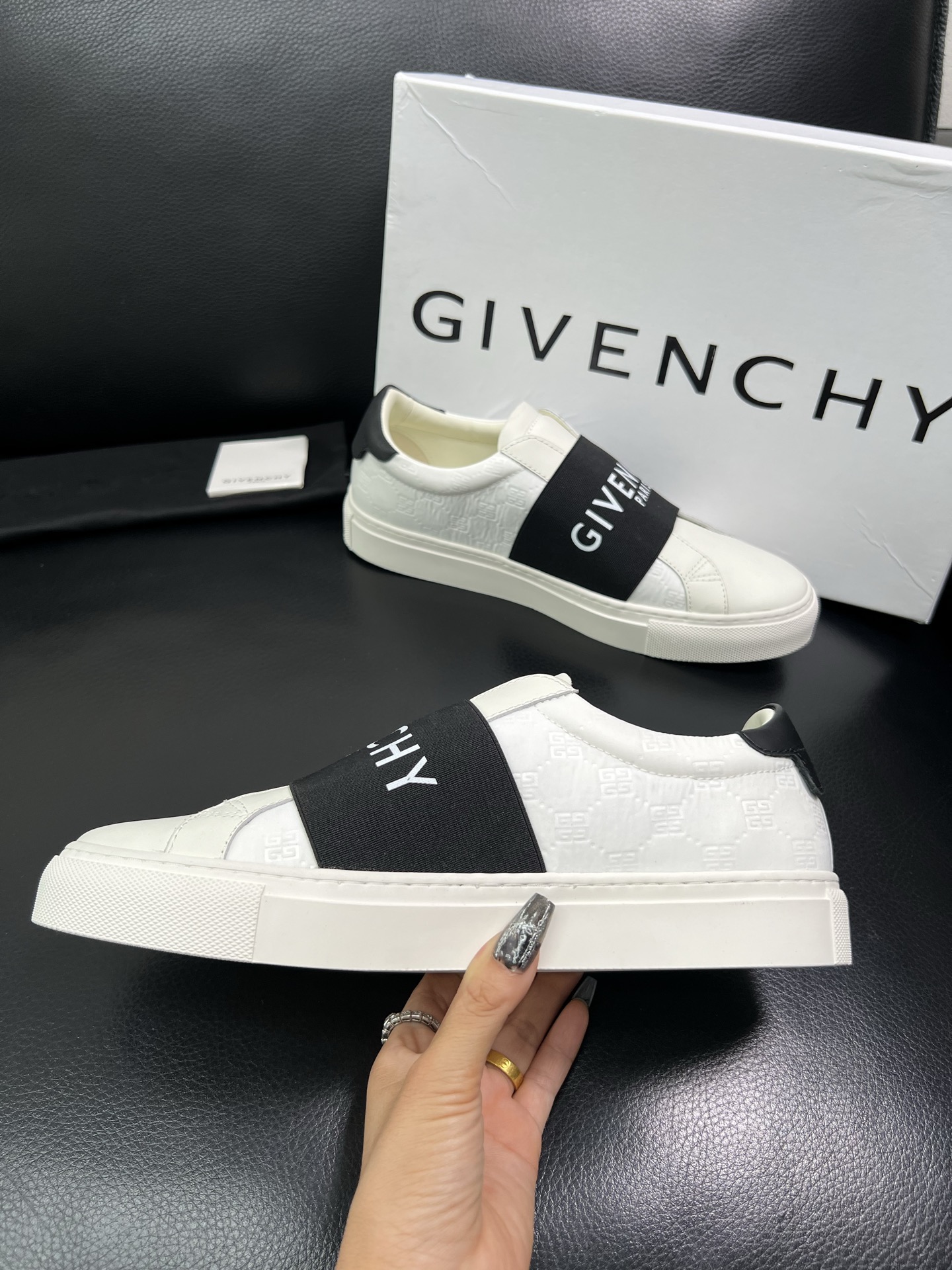 Givenchy 高品质 顶级工艺品 纪梵希 专柜同步原厂配置，意大利进口牛皮搭配网布面料，全鞋配件私模