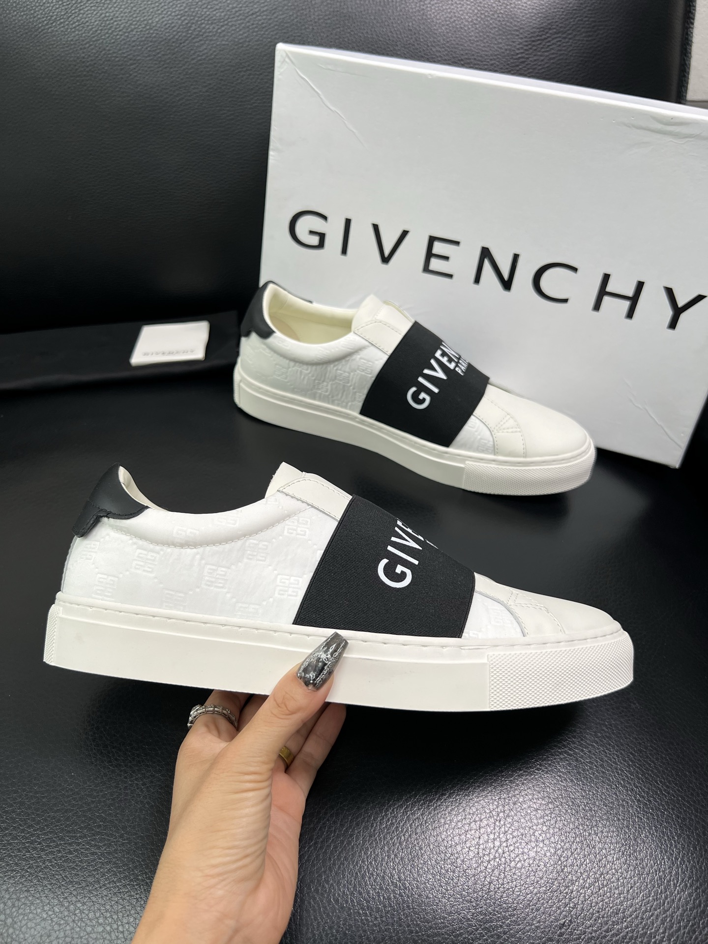 Givenchy 高品质 顶级工艺品 纪梵希 专柜同步原厂配置，意大利进口牛皮搭配网布面料，全鞋配件私模