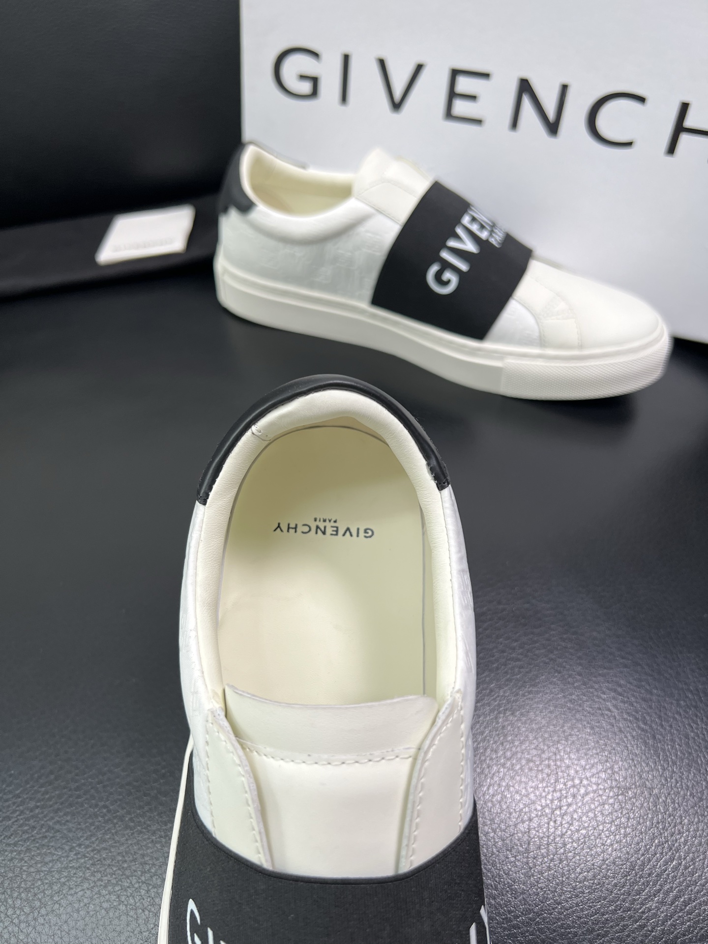 Givenchy 高品质 顶级工艺品 纪梵希 专柜同步原厂配置，意大利进口牛皮搭配网布面料，全鞋配件私模