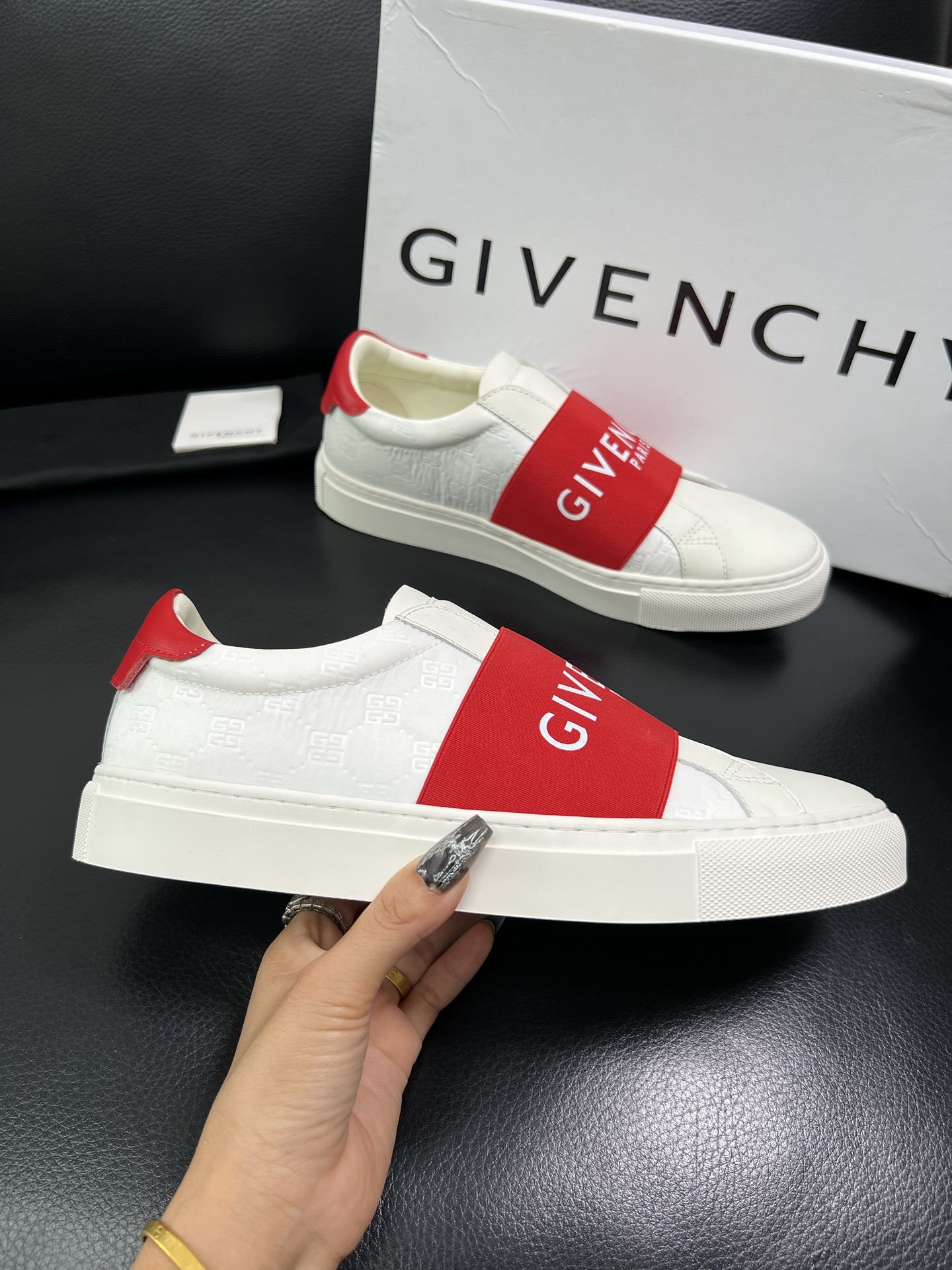 Givenchy 高品质 顶级工艺品 纪梵希 专柜同步原厂配置，意大利进口牛皮搭配网布面料，全鞋配件私模