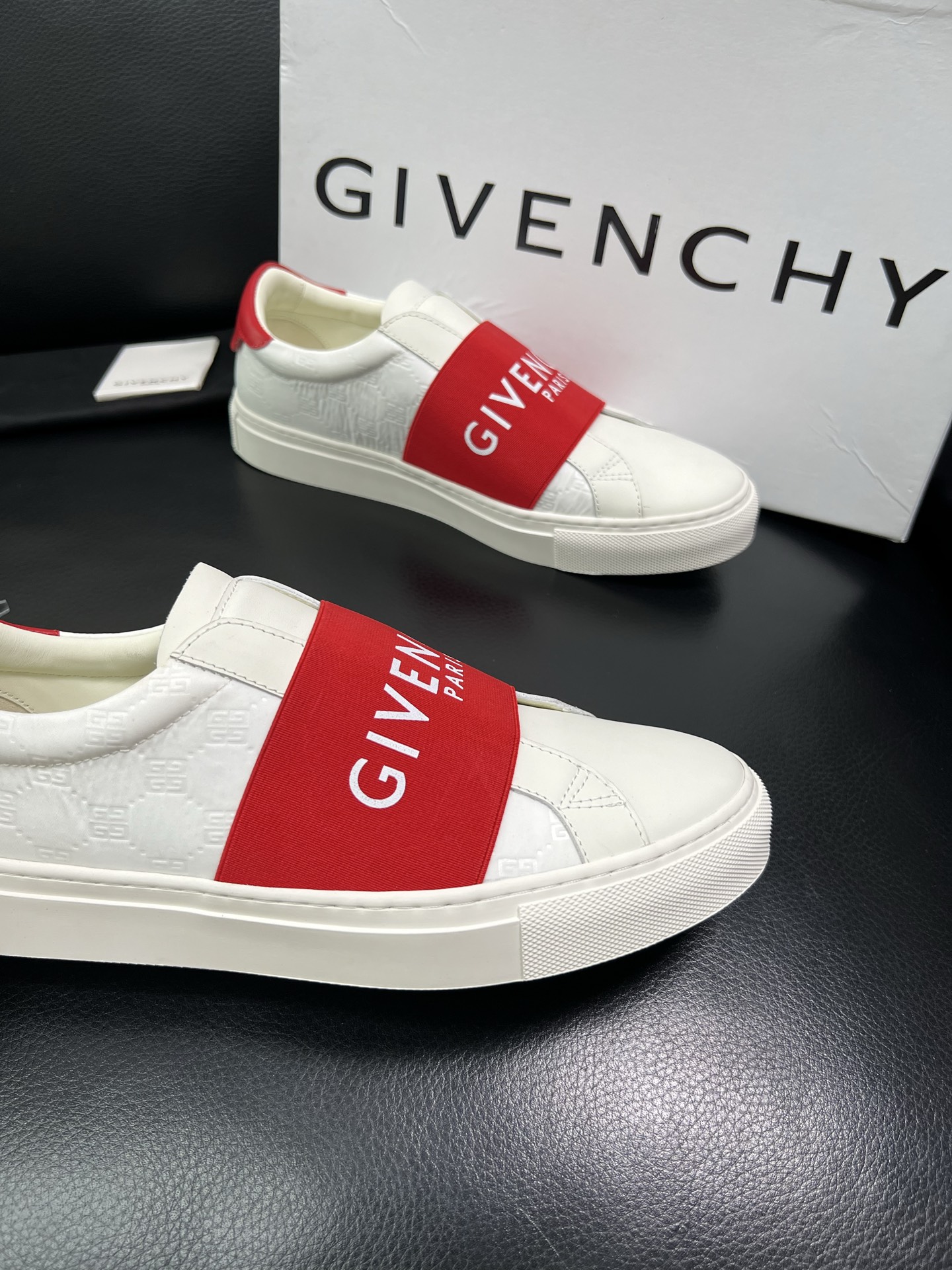 Givenchy 高品质 顶级工艺品 纪梵希 专柜同步原厂配置，意大利进口牛皮搭配网布面料，全鞋配件私模