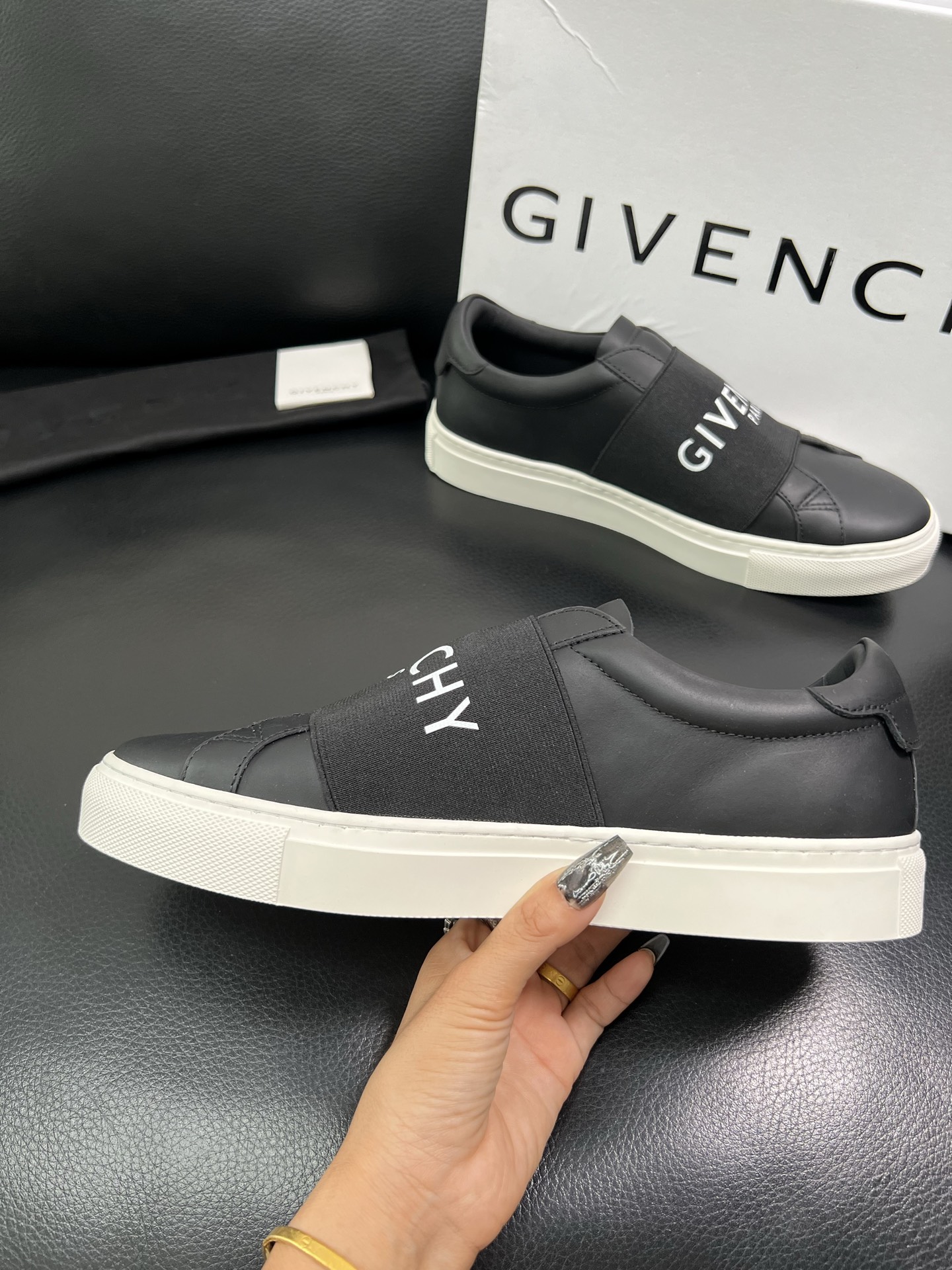 Givenchy 高品质 顶级工艺品 纪梵希 专柜同步原厂配置，意大利进口牛皮搭配网布面料，全鞋配件私模