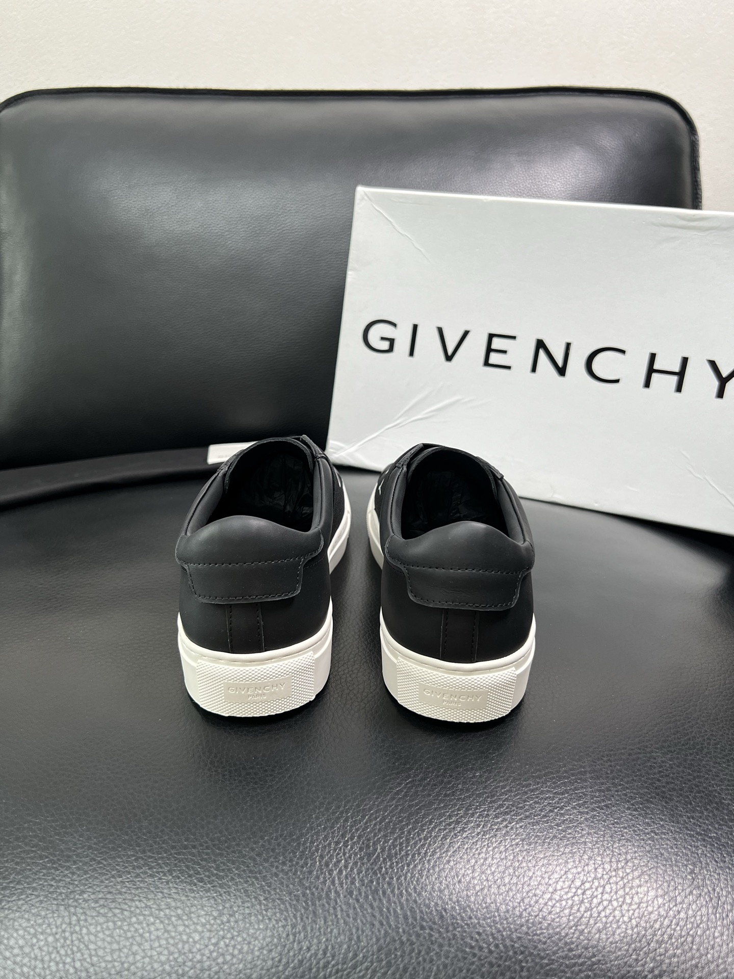 Givenchy 高品质 顶级工艺品 纪梵希 专柜同步原厂配置，意大利进口牛皮搭配网布面料，全鞋配件私模