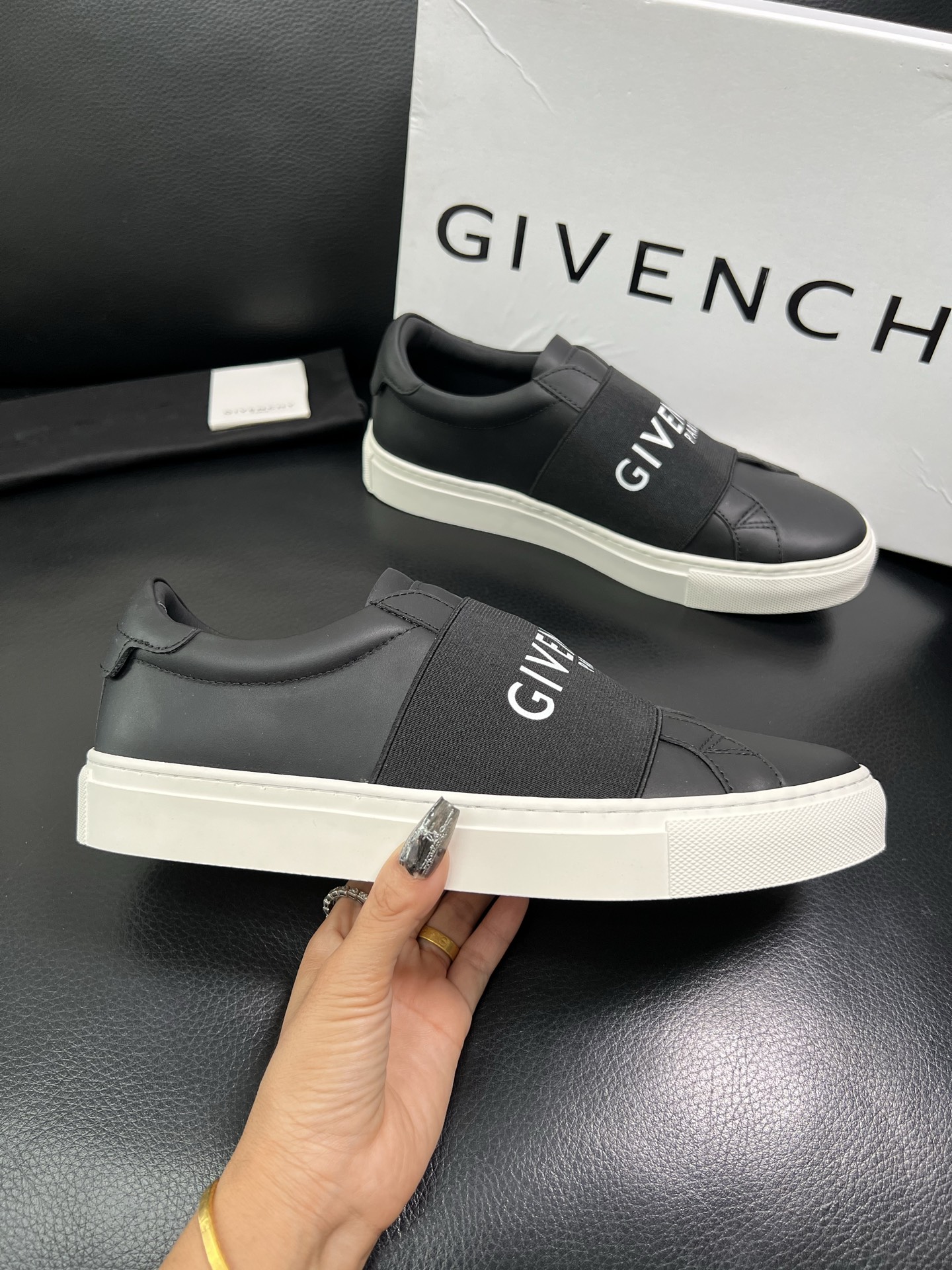Givenchy 高品质 顶级工艺品 纪梵希 专柜同步原厂配置，意大利进口牛皮搭配网布面料，全鞋配件私模