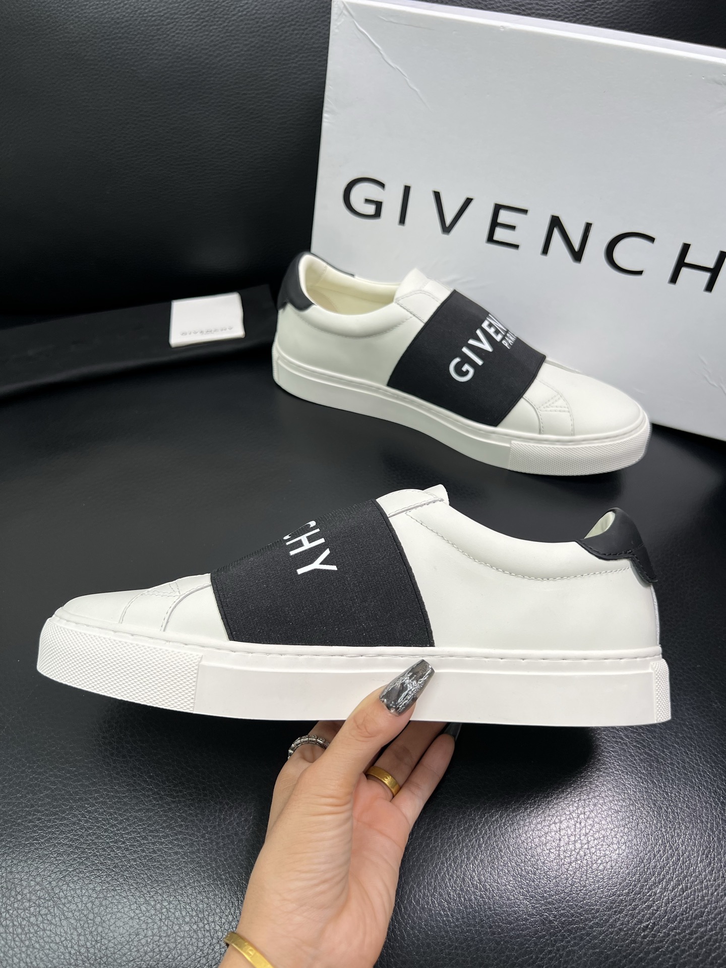 Givenchy 高品质 顶级工艺品 纪梵希 专柜同步原厂配置，意大利进口牛皮搭配网布面料，全鞋配件私模