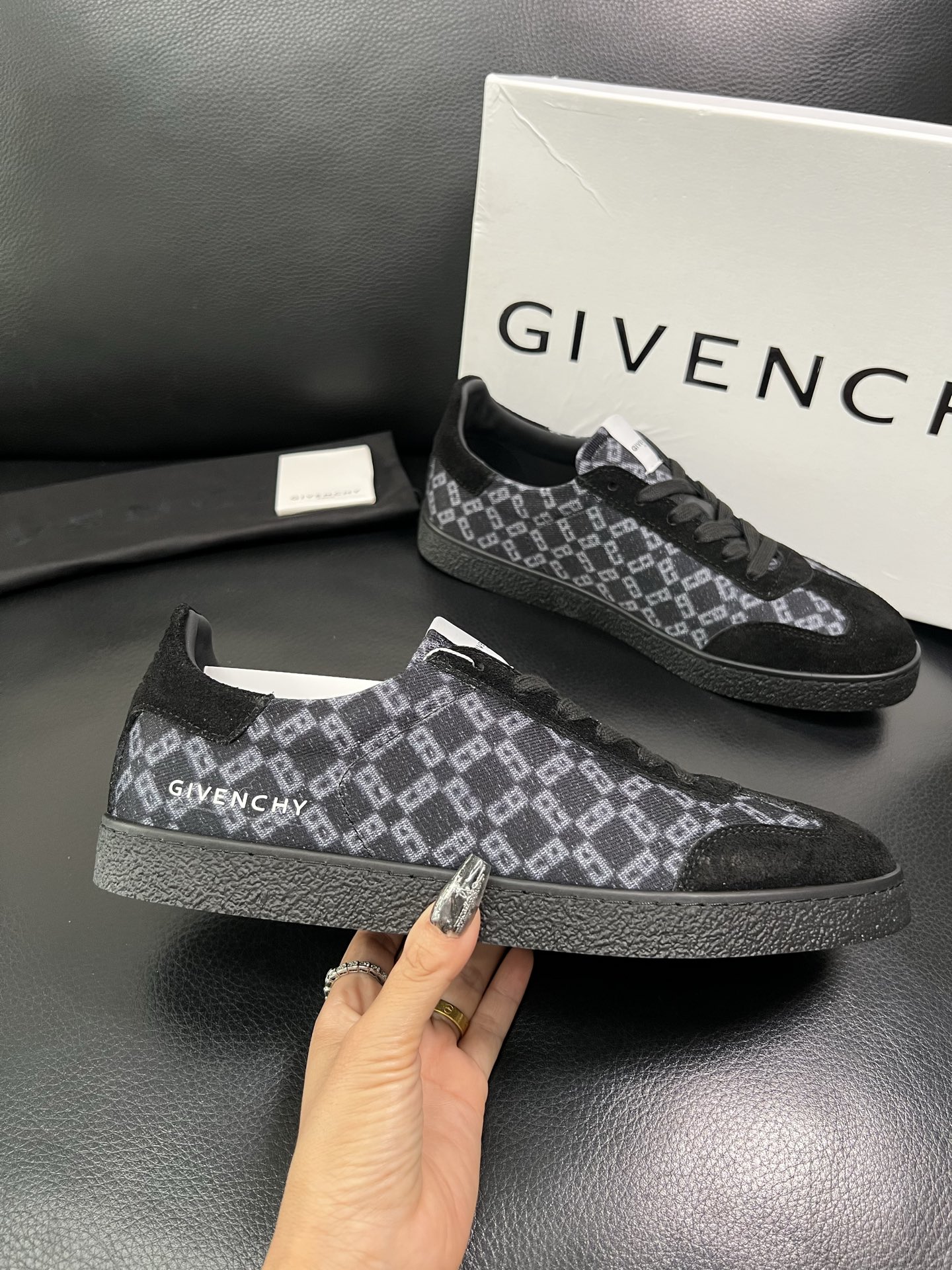 Givenchy 高品质 顶级工艺品 纪梵希 专柜同步原厂配置，意大利进口牛皮搭配网布面料，全鞋配件私模