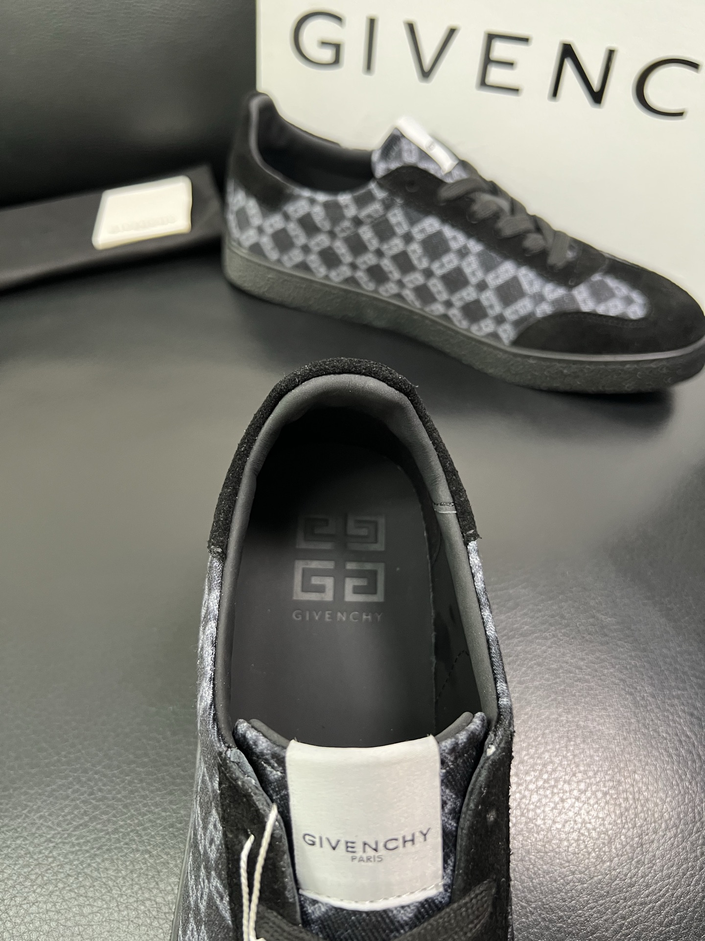Givenchy 高品质 顶级工艺品 纪梵希 专柜同步原厂配置，意大利进口牛皮搭配网布面料，全鞋配件私模