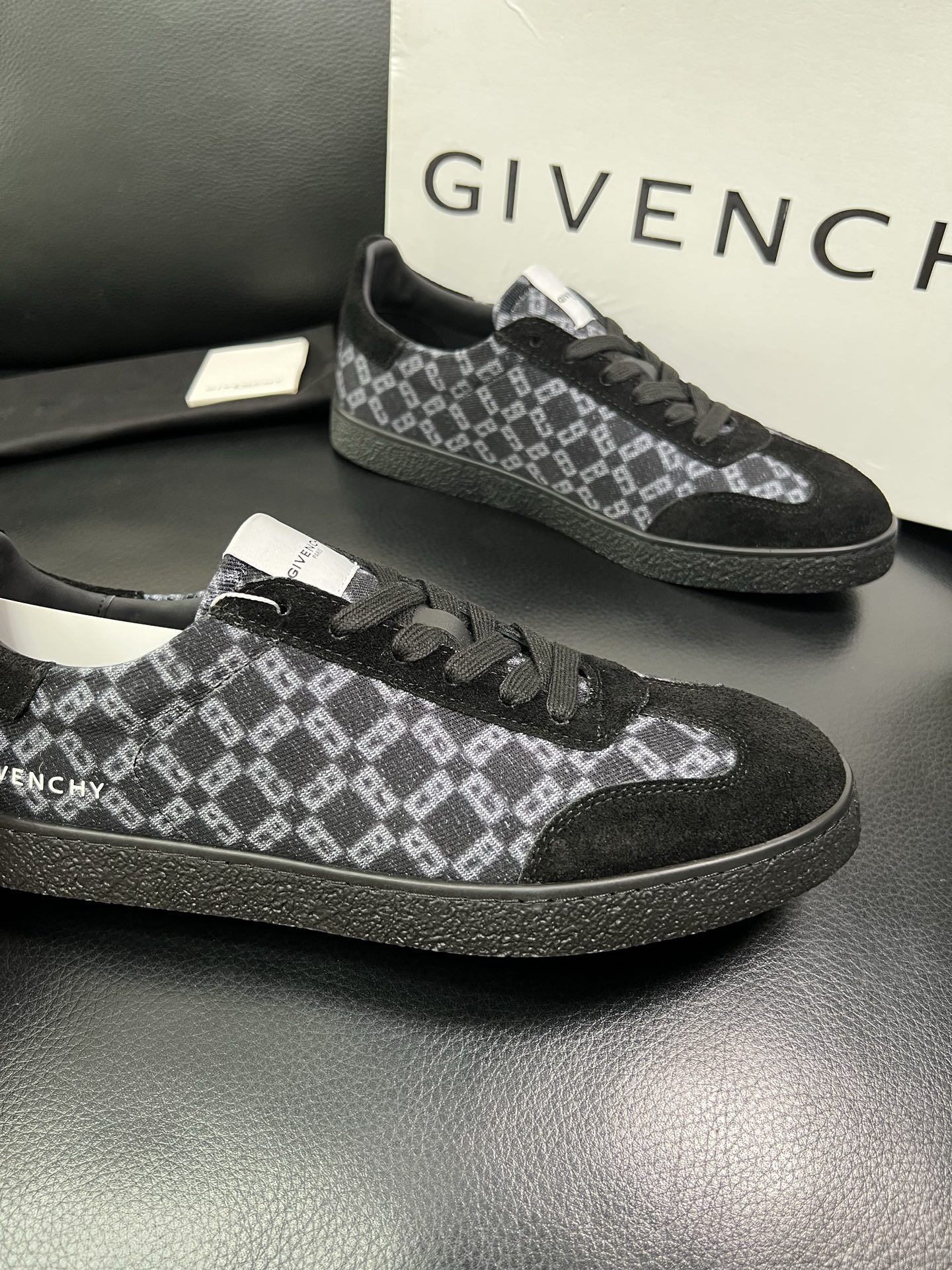 Givenchy 高品质 顶级工艺品 纪梵希 专柜同步原厂配置，意大利进口牛皮搭配网布面料，全鞋配件私模