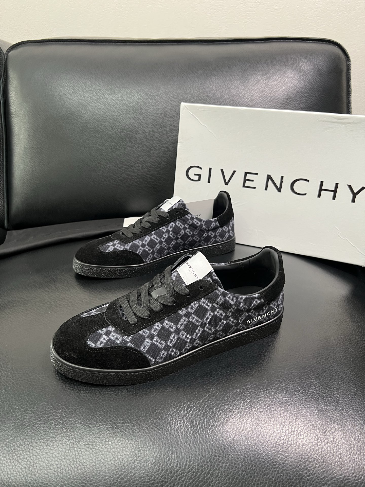 Givenchy 高品质 顶级工艺品 纪梵希 专柜同步原厂配置，意大利进口牛皮搭配网布面料，全鞋配件私模