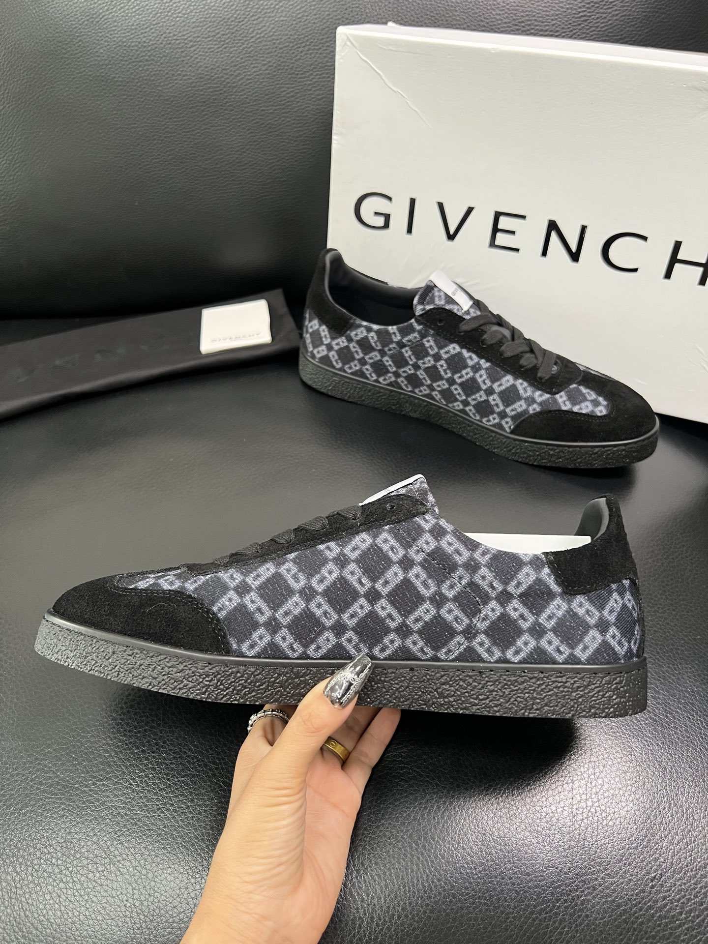 Givenchy 高品质 顶级工艺品 纪梵希 专柜同步原厂配置，意大利进口牛皮搭配网布面料，全鞋配件私模