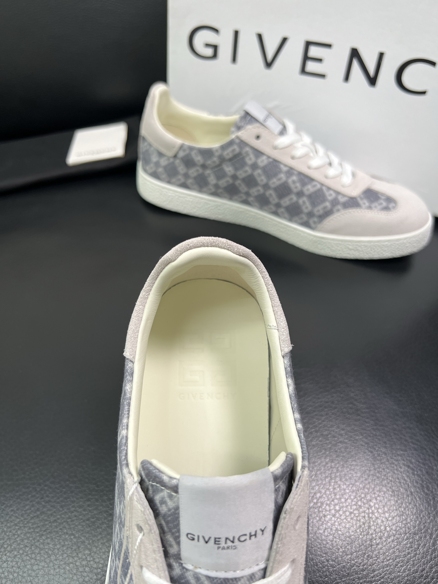 Givenchy 高品质 顶级工艺品 纪梵希 专柜同步原厂配置，意大利进口牛皮搭配网布面料，全鞋配件私模