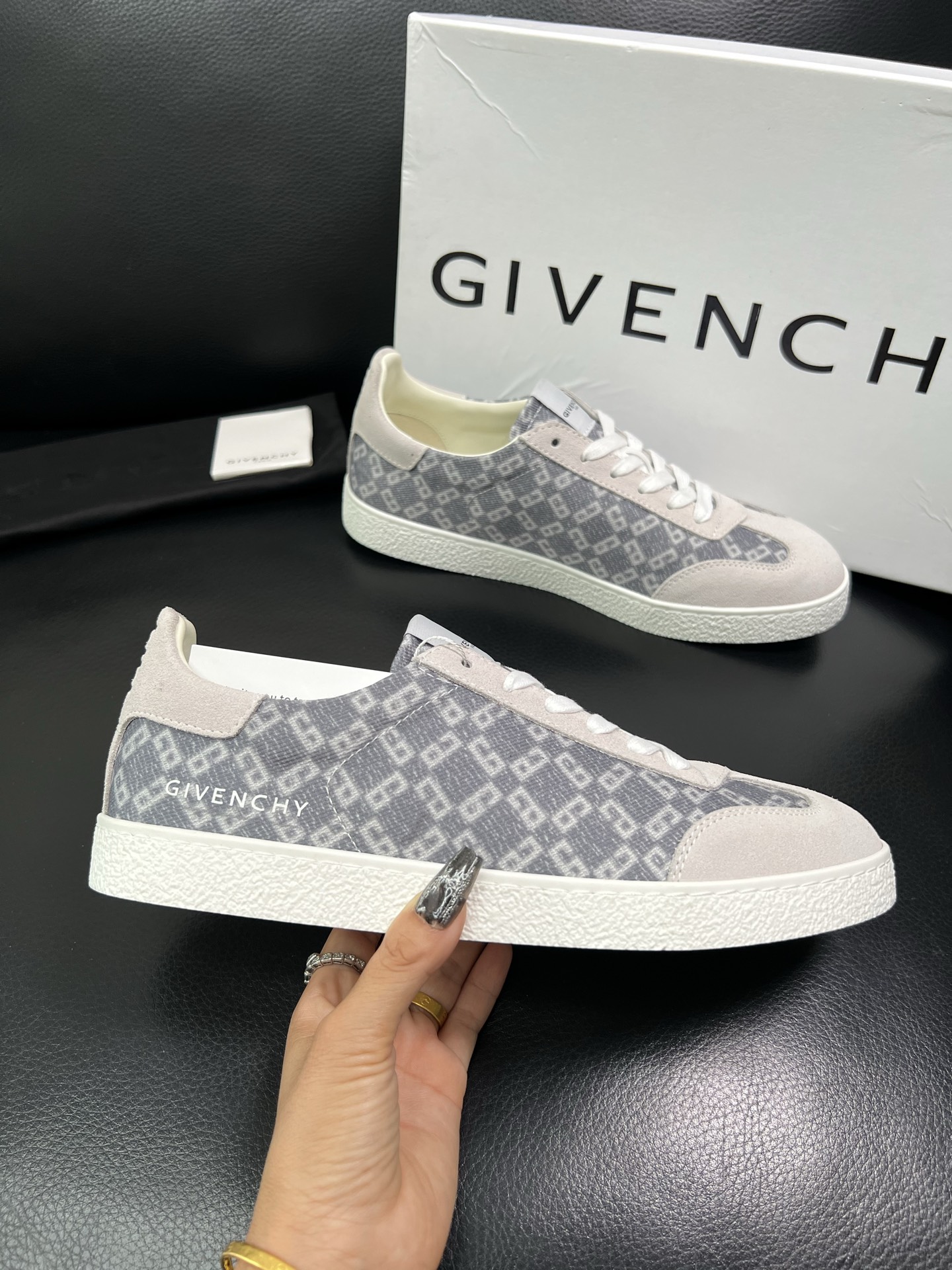 Givenchy 高品质 顶级工艺品 纪梵希 专柜同步原厂配置，意大利进口牛皮搭配网布面料，全鞋配件私模