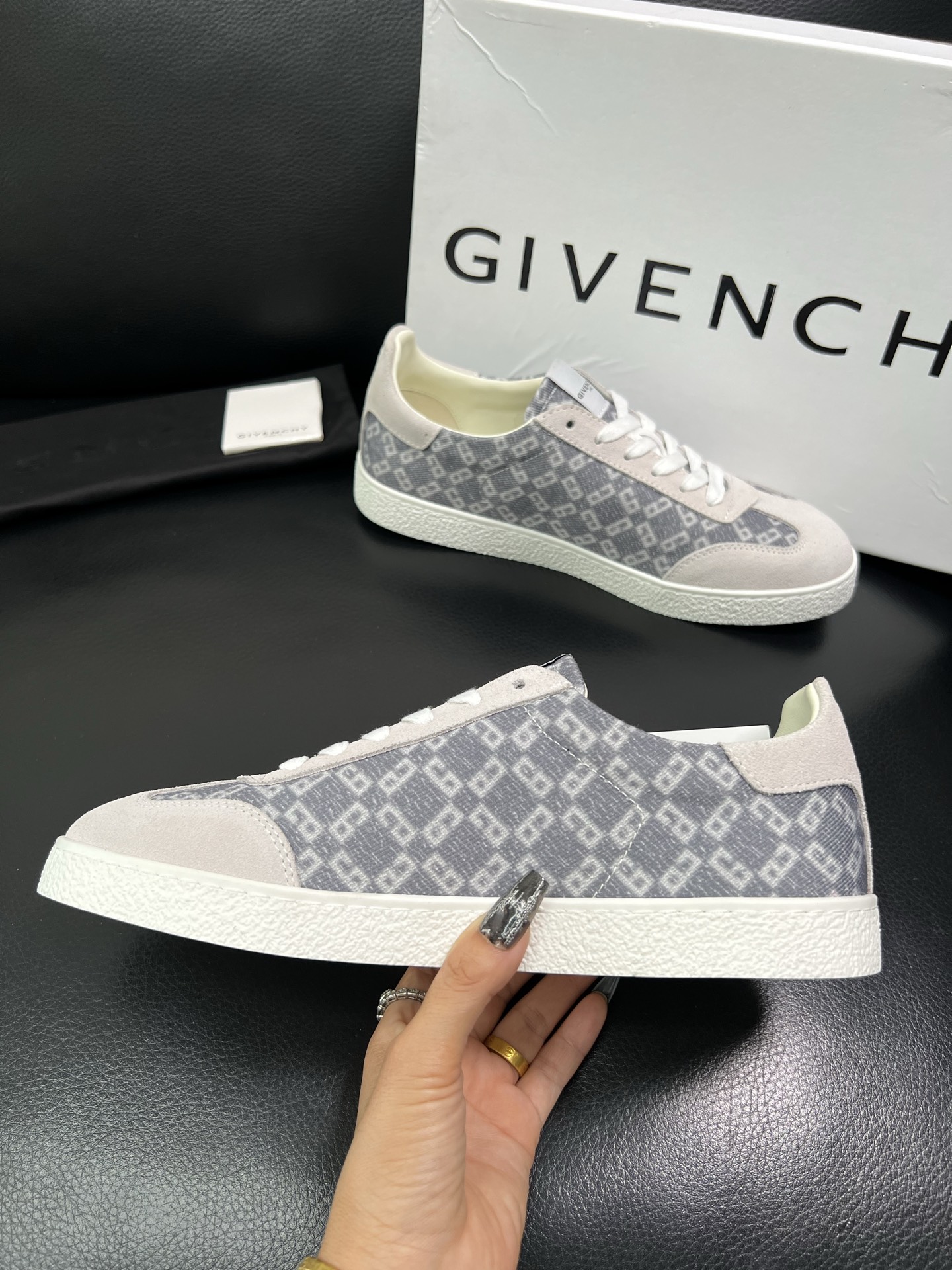 Givenchy 高品质 顶级工艺品 纪梵希 专柜同步原厂配置，意大利进口牛皮搭配网布面料，全鞋配件私模