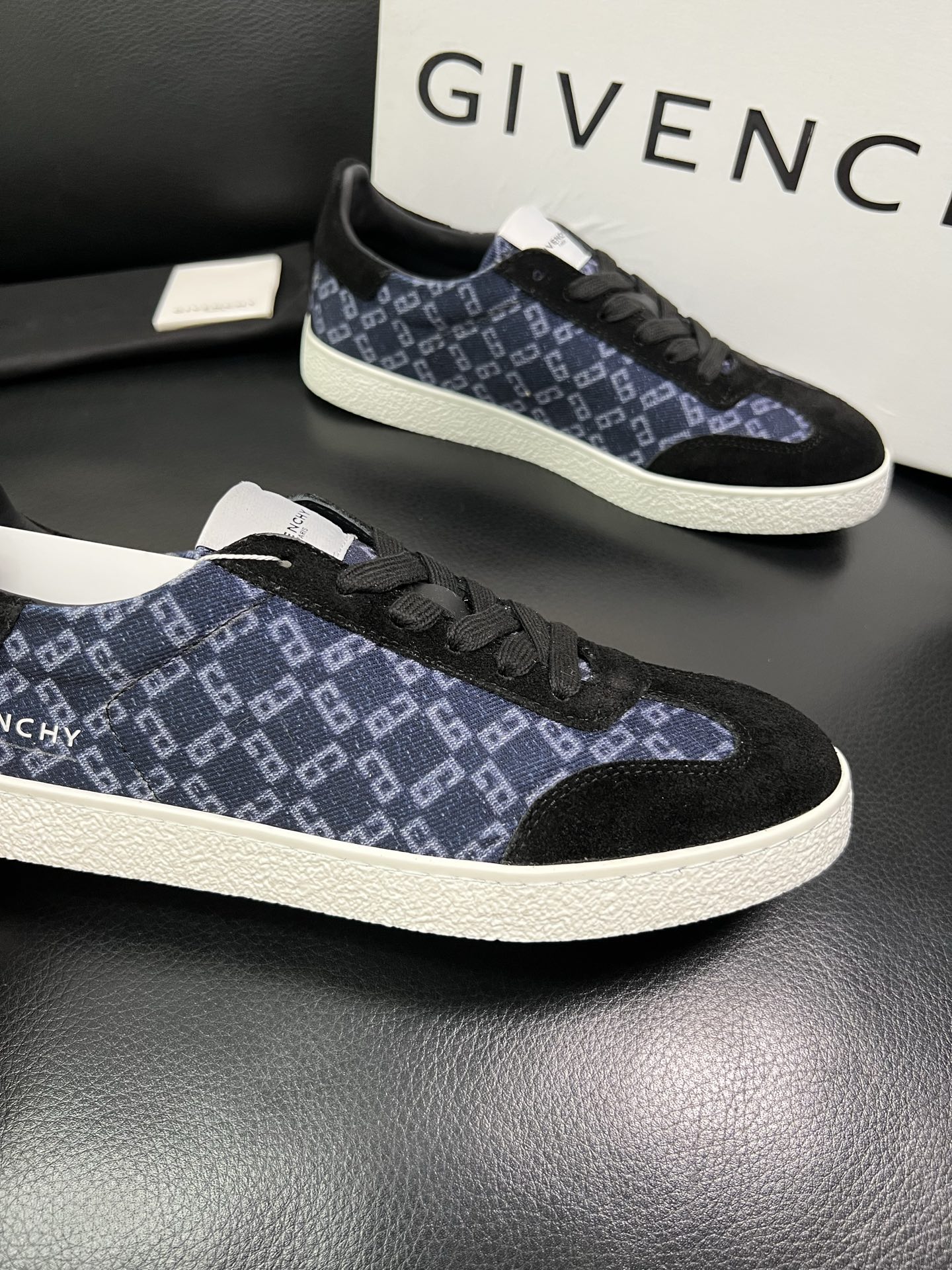 Givenchy 高品质 顶级工艺品 纪梵希 专柜同步原厂配置，意大利进口牛皮搭配网布面料，全鞋配件私模