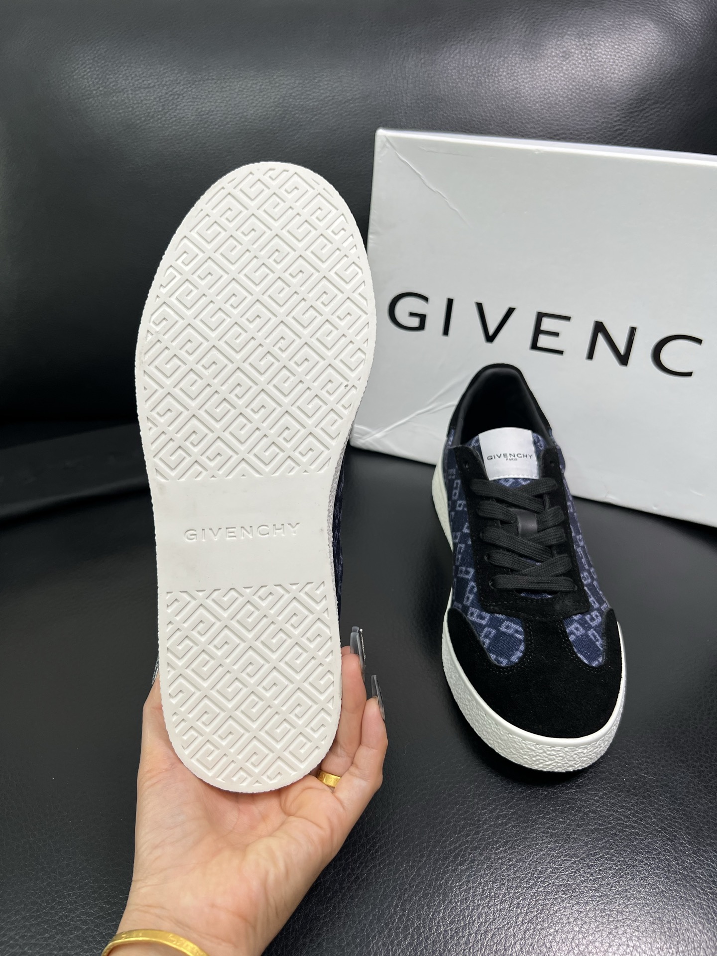 Givenchy 高品质 顶级工艺品 纪梵希 专柜同步原厂配置，意大利进口牛皮搭配网布面料，全鞋配件私模