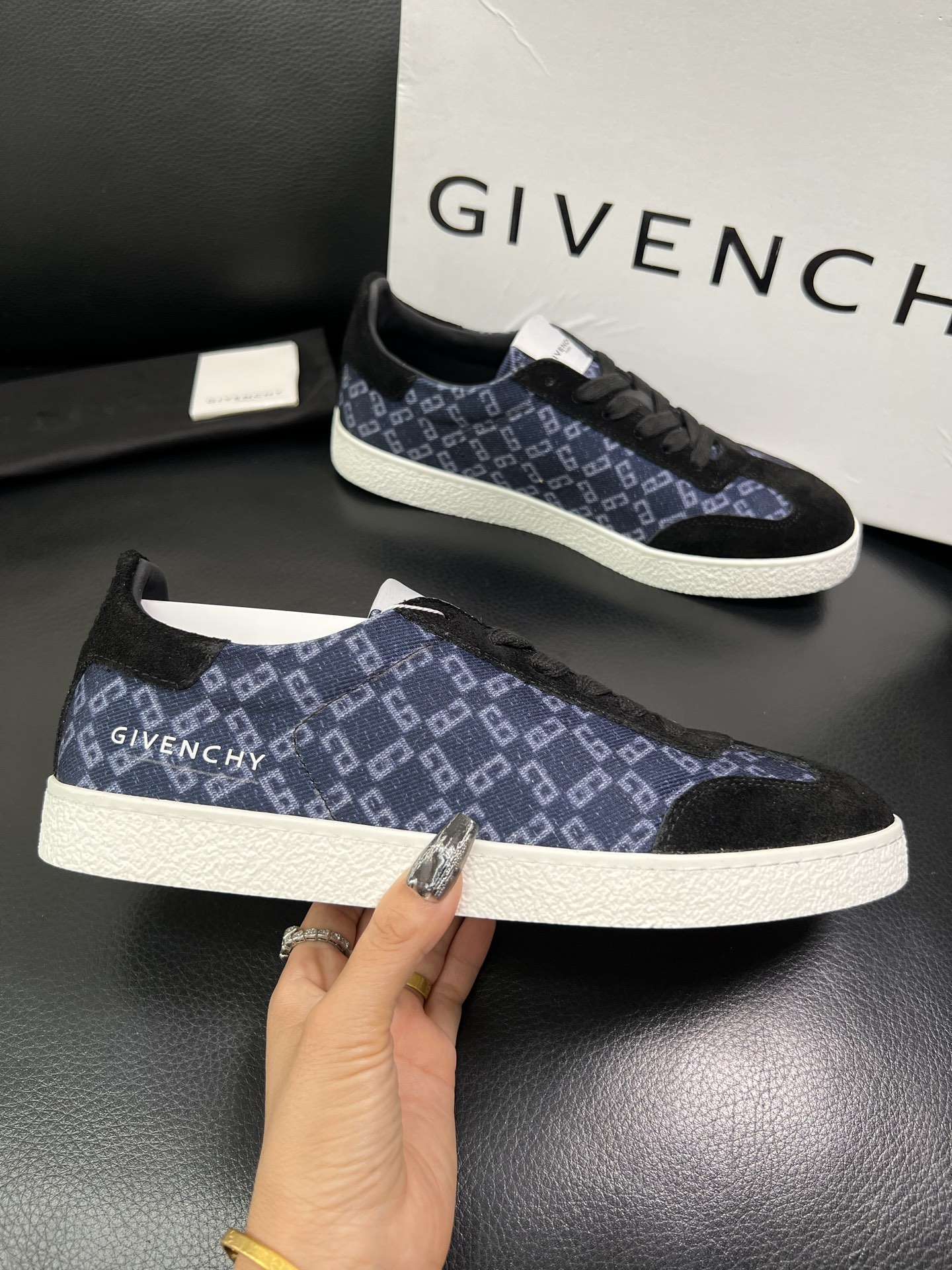 Givenchy 高品质 顶级工艺品 纪梵希 专柜同步原厂配置，意大利进口牛皮搭配网布面料，全鞋配件私模