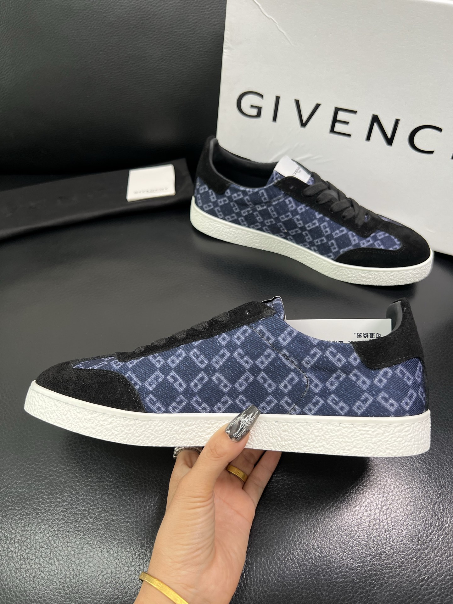 Givenchy 高品质 顶级工艺品 纪梵希 专柜同步原厂配置，意大利进口牛皮搭配网布面料，全鞋配件私模