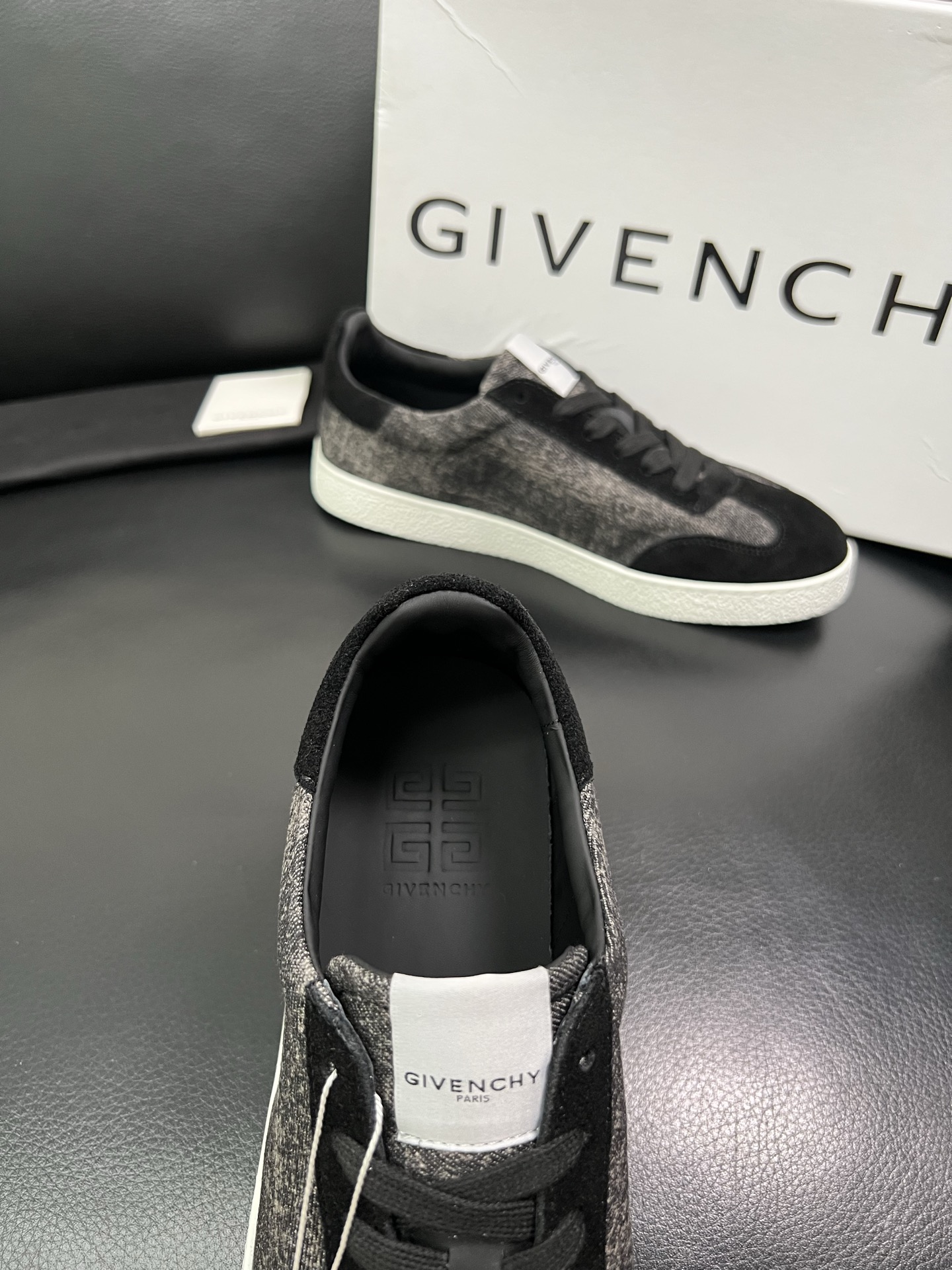 Givenchy 高品质 顶级工艺品 纪梵希 专柜同步原厂配置，意大利进口牛皮搭配网布面料，全鞋配件私模