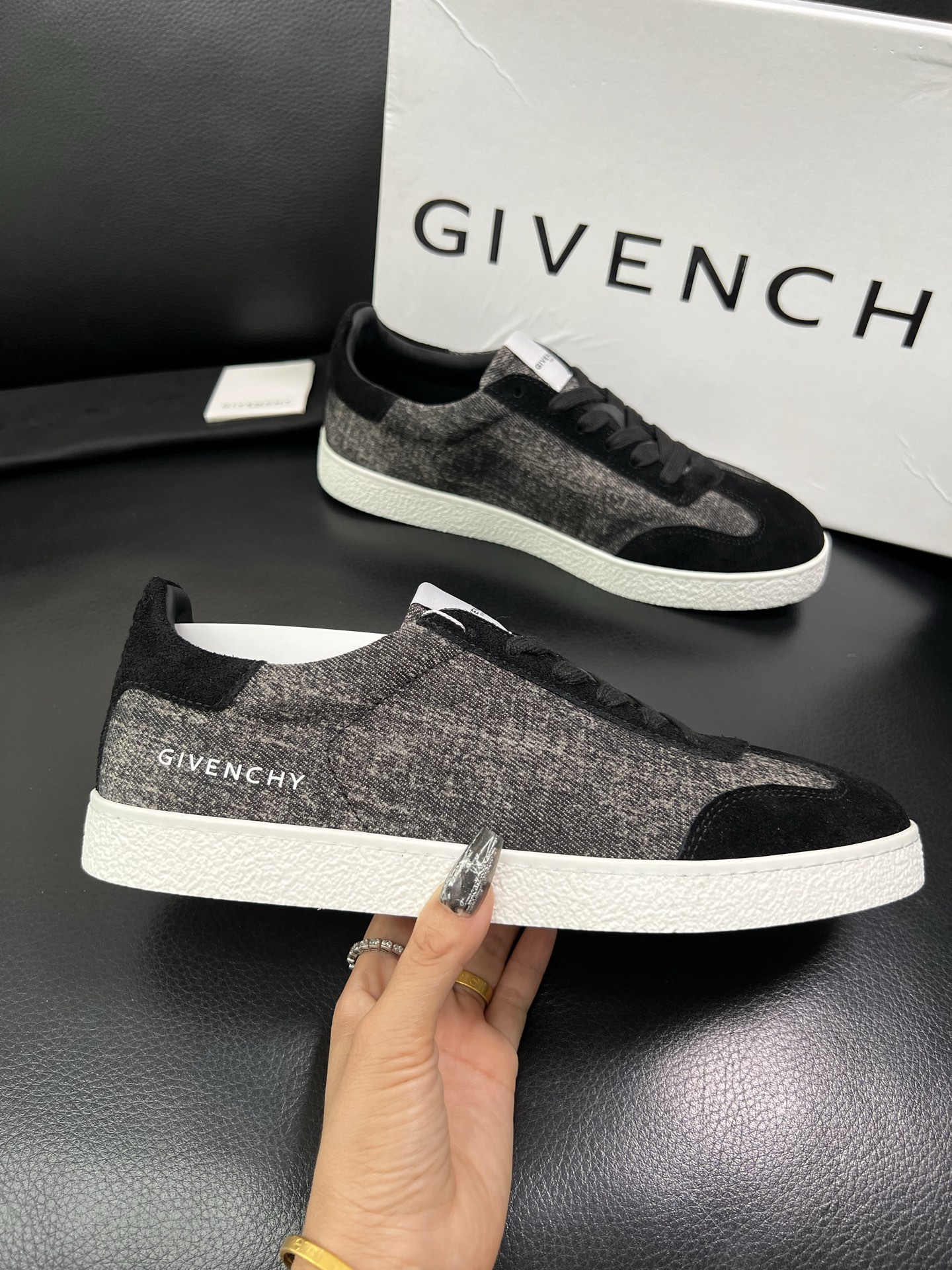 Givenchy 高品质 顶级工艺品 纪梵希 专柜同步原厂配置，意大利进口牛皮搭配网布面料，全鞋配件私模