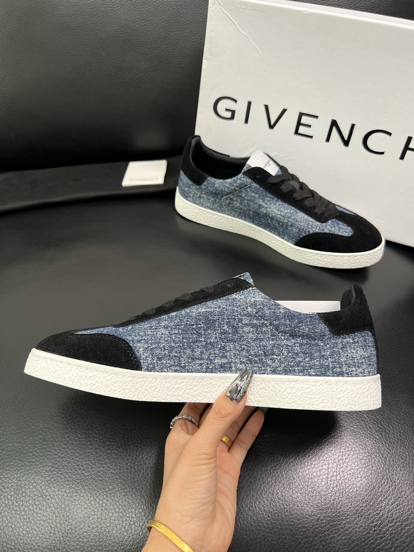 Givenchy 高品质 顶级工艺品 纪梵希 专柜同步原厂配置，意大利进口牛皮搭配网布面料，全鞋配件私模