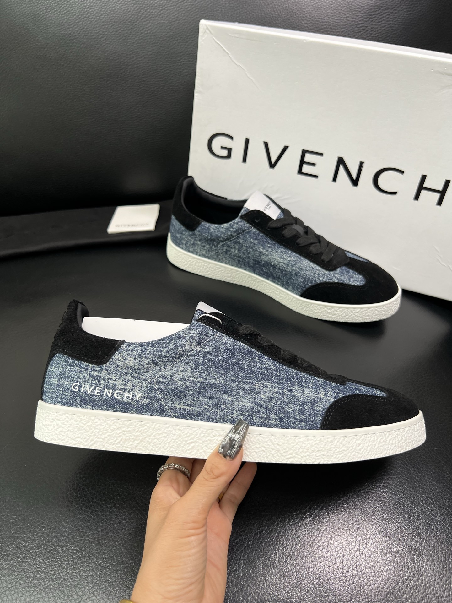 Givenchy 高品质 顶级工艺品 纪梵希 专柜同步原厂配置，意大利进口牛皮搭配网布面料，全鞋配件私模