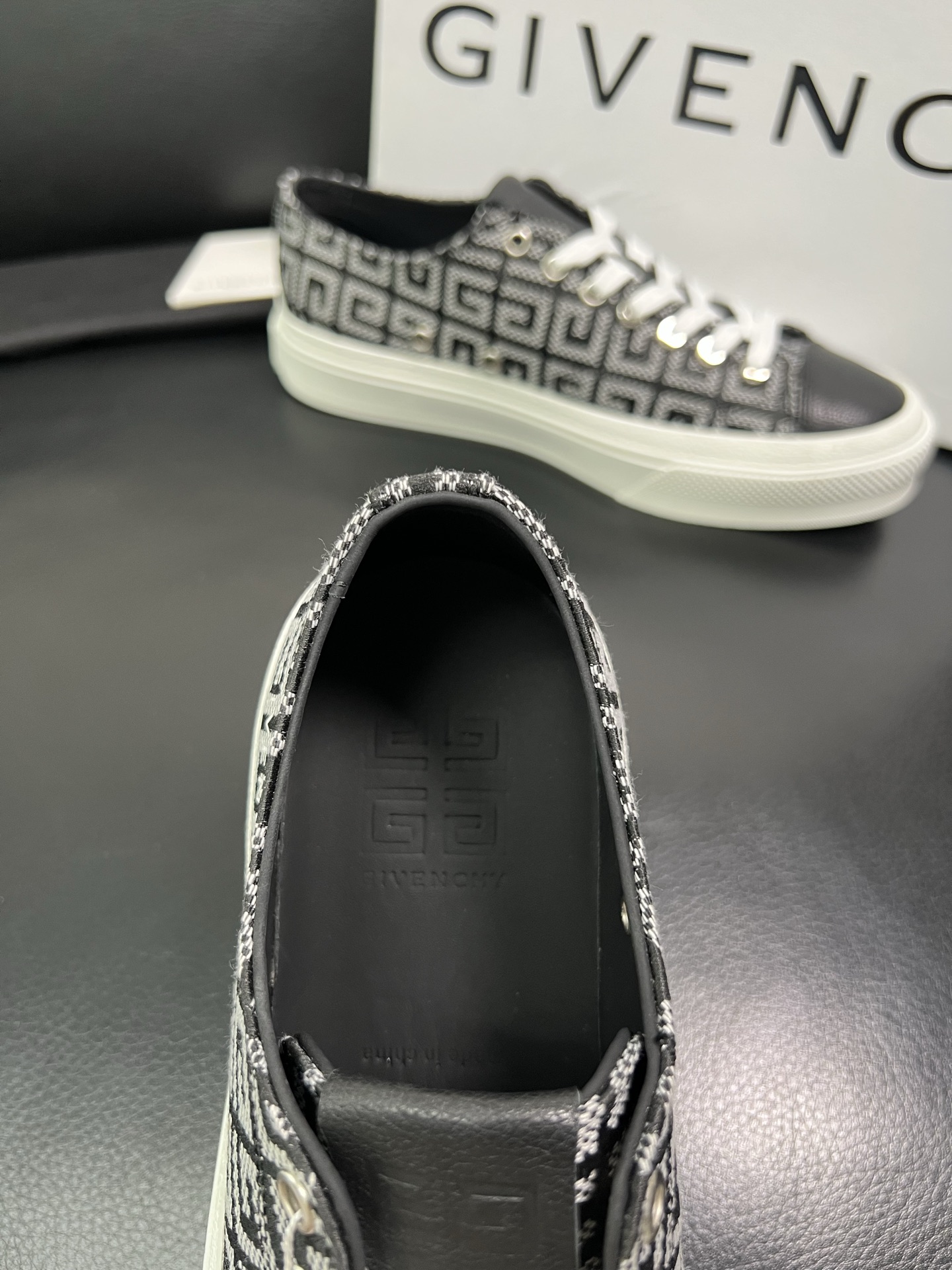 Givenchy 高品质 顶级工艺品 纪梵希 专柜同步原厂配置，意大利进口牛皮搭配网布面料，全鞋配件私模