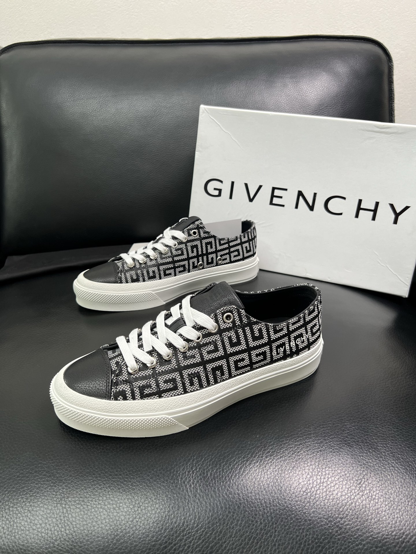 Givenchy 高品质 顶级工艺品 纪梵希 专柜同步原厂配置，意大利进口牛皮搭配网布面料，全鞋配件私模