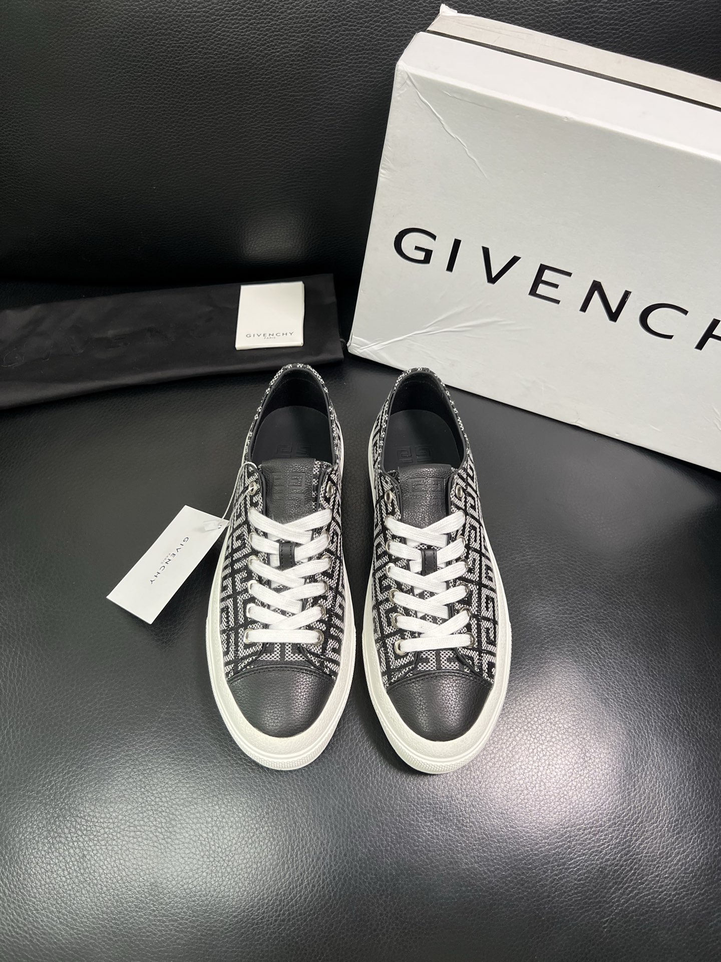 Givenchy 高品质 顶级工艺品 纪梵希 专柜同步原厂配置，意大利进口牛皮搭配网布面料，全鞋配件私模