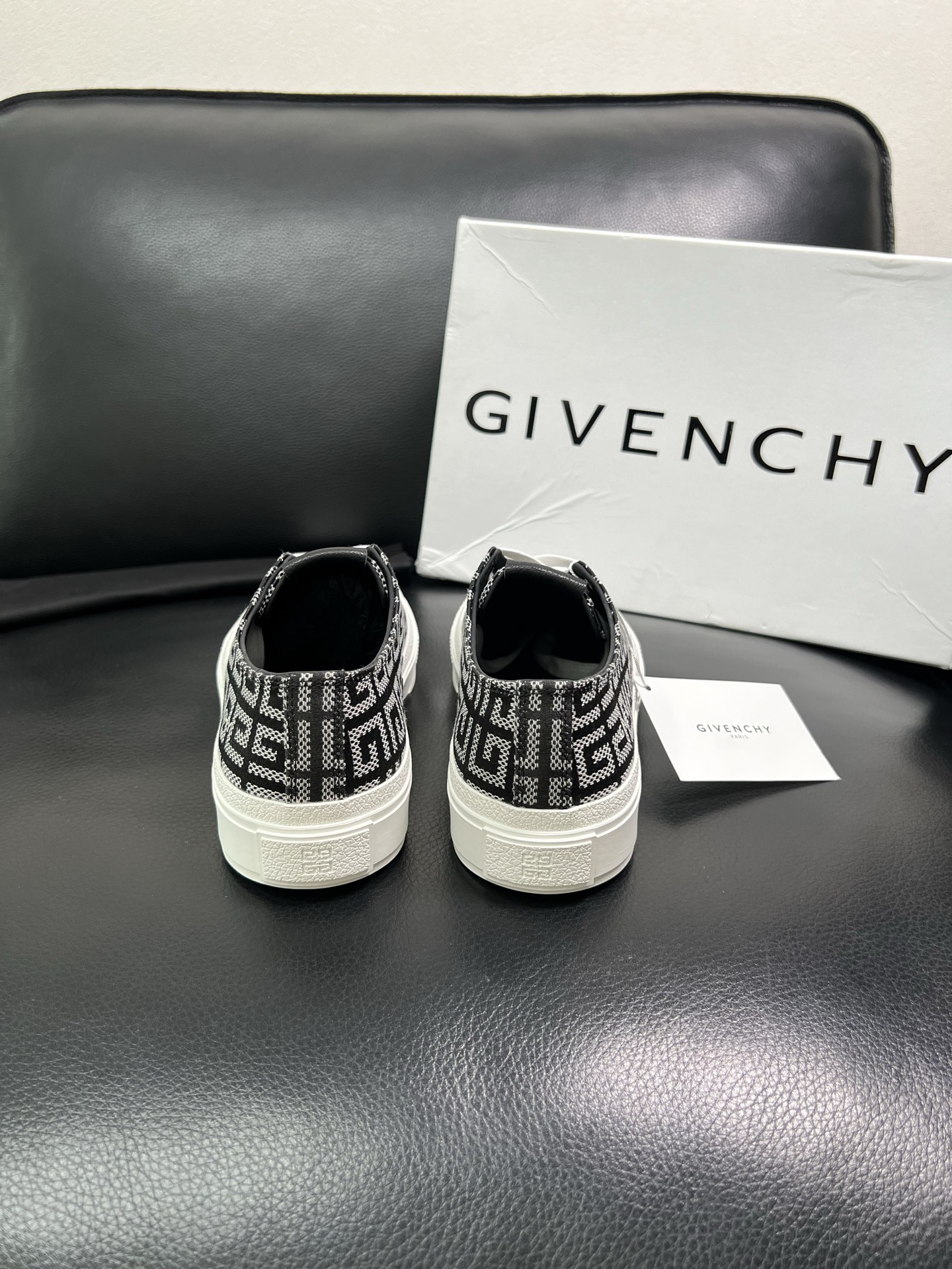 Givenchy 高品质 顶级工艺品 纪梵希 专柜同步原厂配置，意大利进口牛皮搭配网布面料，全鞋配件私模