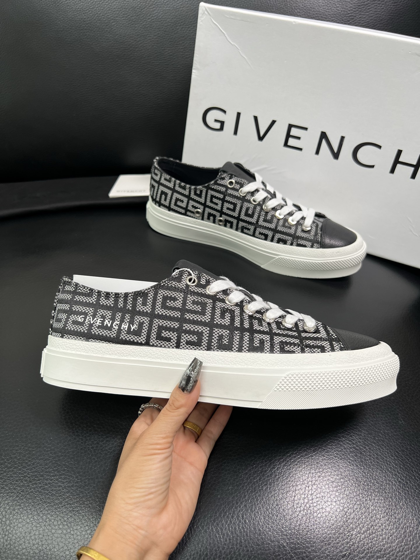 Givenchy 高品质 顶级工艺品 纪梵希 专柜同步原厂配置，意大利进口牛皮搭配网布面料，全鞋配件私模