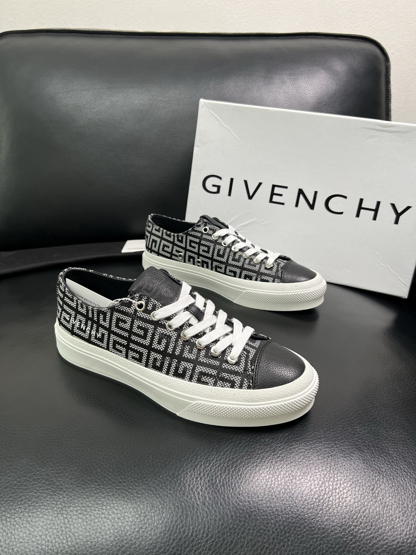 Givenchy 高品质 顶级工艺品 纪梵希 专柜同步原厂配置，意大利进口牛皮搭配网布面料，全鞋配件私模