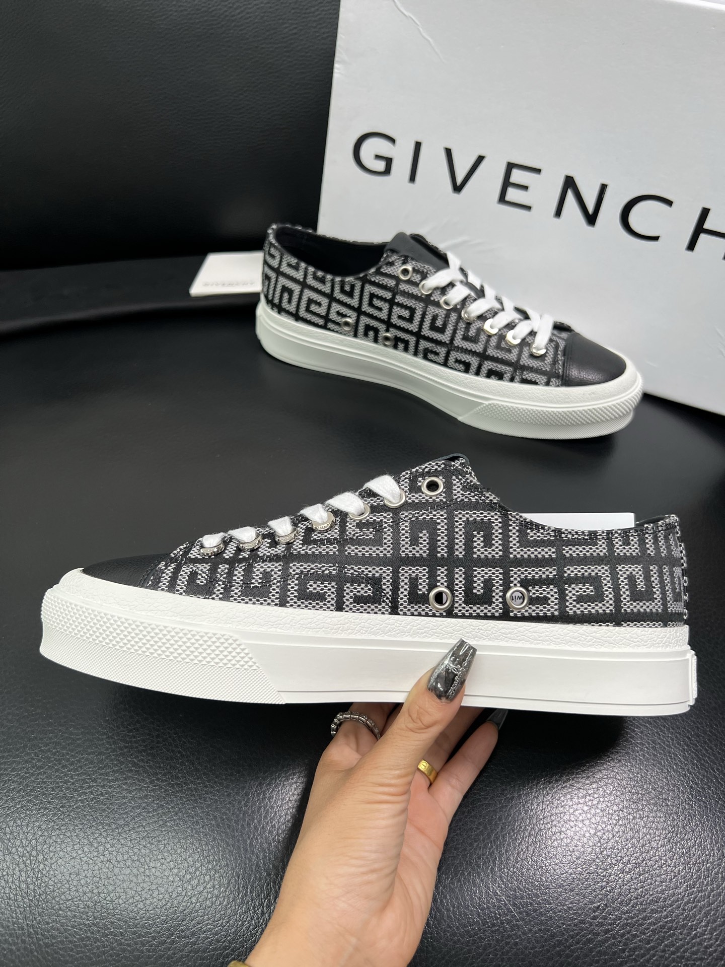 Givenchy 高品质 顶级工艺品 纪梵希 专柜同步原厂配置，意大利进口牛皮搭配网布面料，全鞋配件私模
