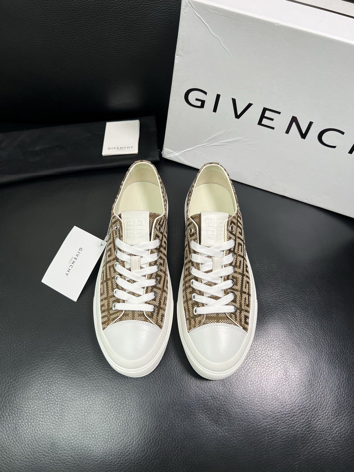 Givenchy 高品质 顶级工艺品 纪梵希 专柜同步原厂配置，意大利进口牛皮搭配网布面料，全鞋配件私模