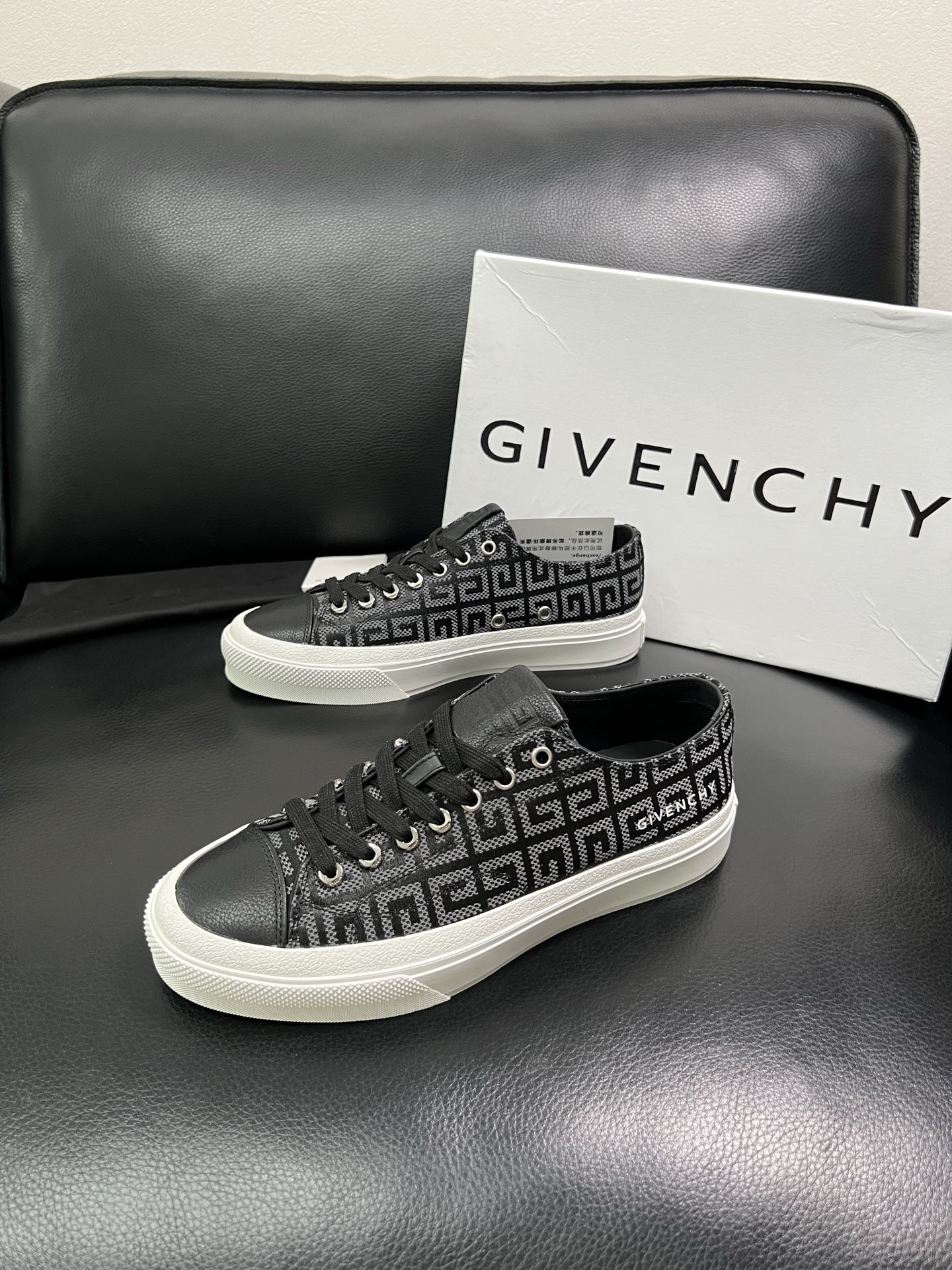 Givenchy 高品质 顶级工艺品 纪梵希 专柜同步原厂配置，意大利进口牛皮搭配网布面料，全鞋配件私模
