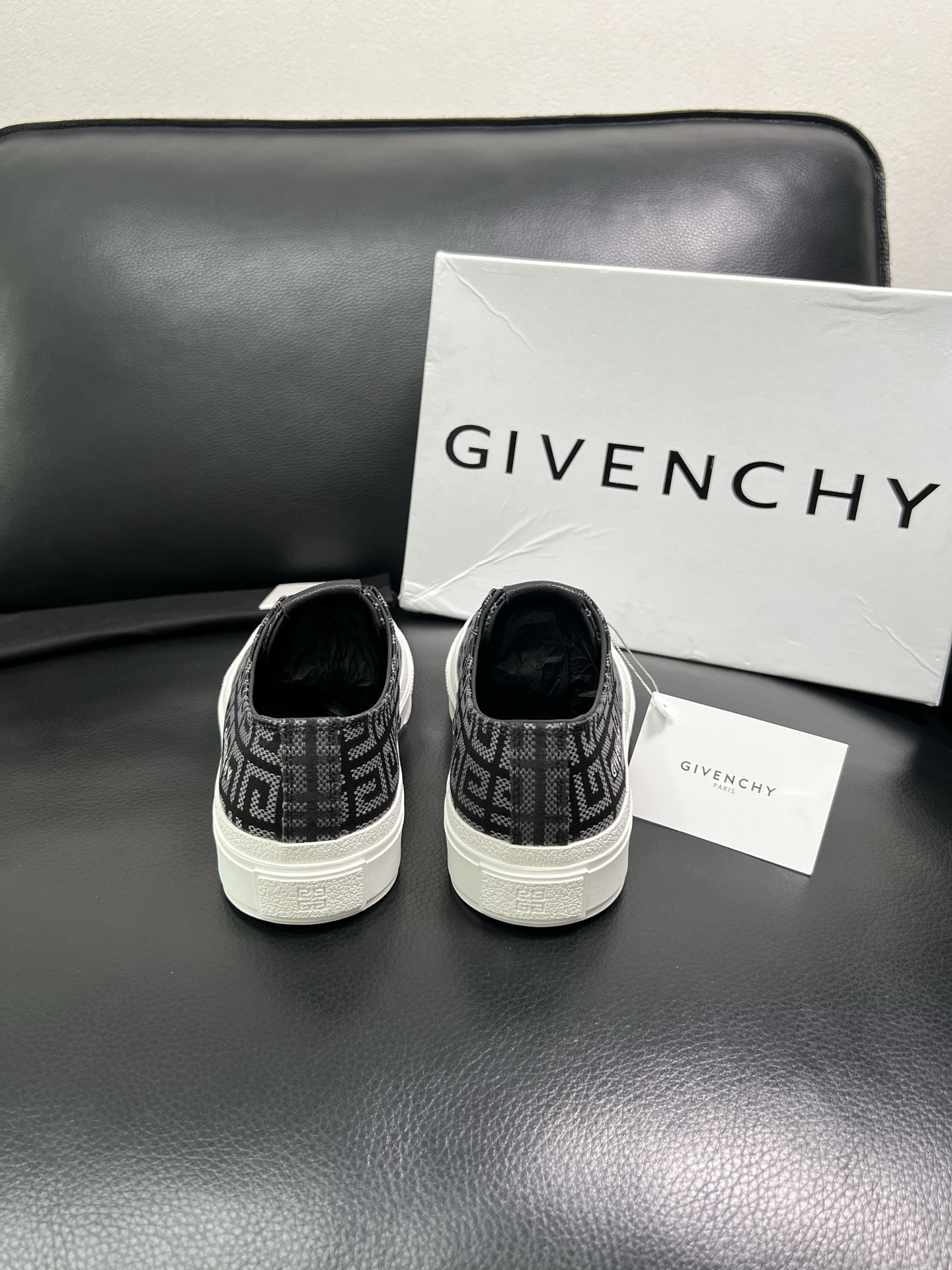 Givenchy 高品质 顶级工艺品 纪梵希 专柜同步原厂配置，意大利进口牛皮搭配网布面料，全鞋配件私模
