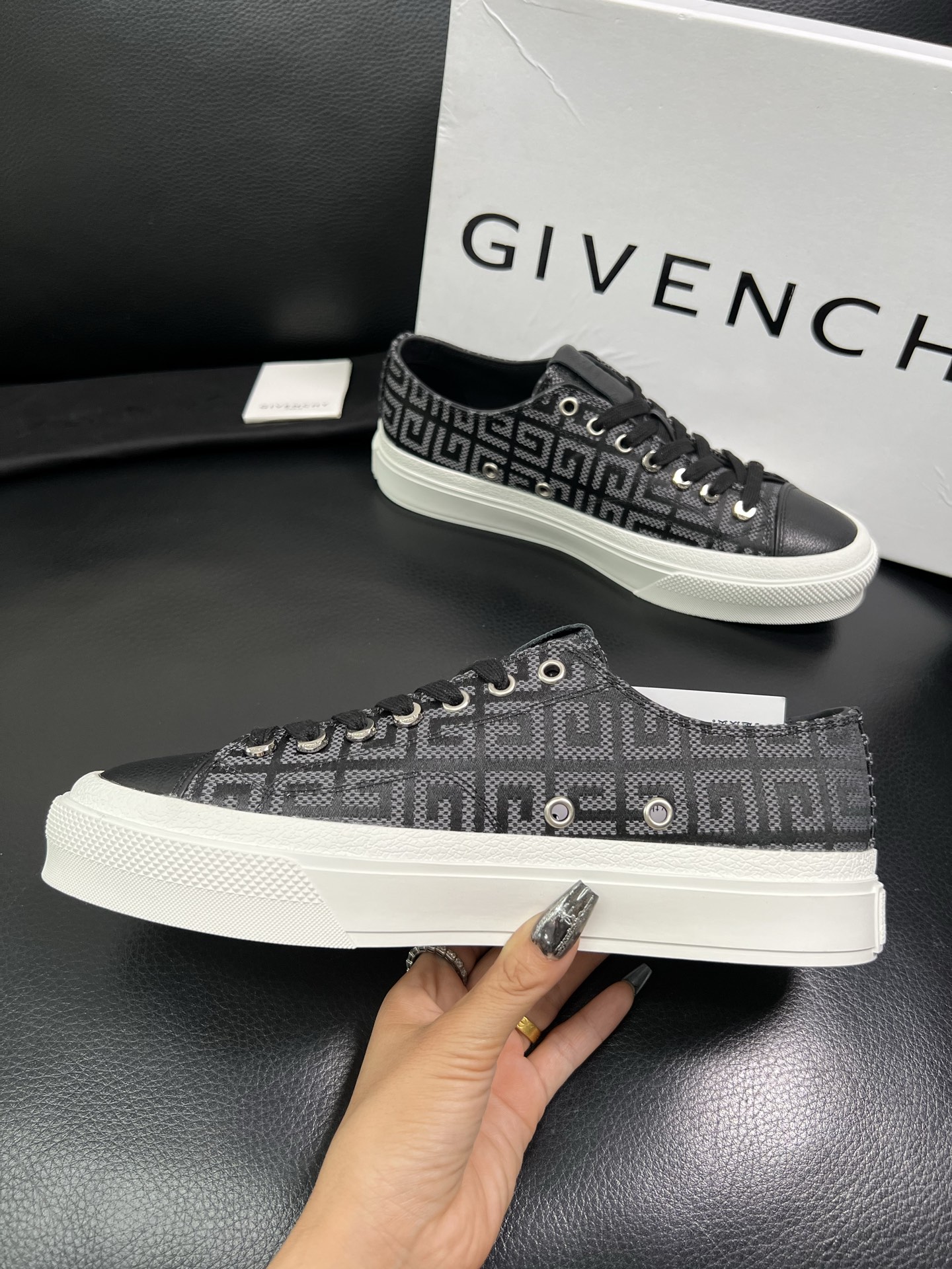 Givenchy 高品质 顶级工艺品 纪梵希 专柜同步原厂配置，意大利进口牛皮搭配网布面料，全鞋配件私模
