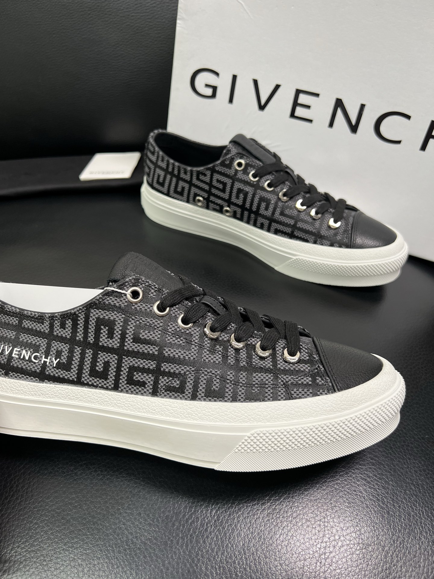 Givenchy 高品质 顶级工艺品 纪梵希 专柜同步原厂配置，意大利进口牛皮搭配网布面料，全鞋配件私模