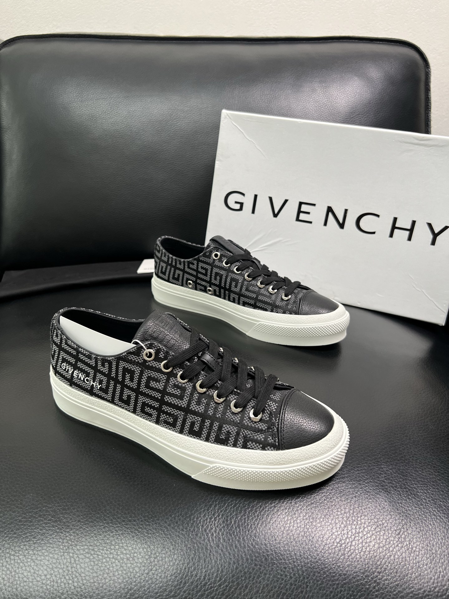 Givenchy 高品质 顶级工艺品 纪梵希 专柜同步原厂配置，意大利进口牛皮搭配网布面料，全鞋配件私模
